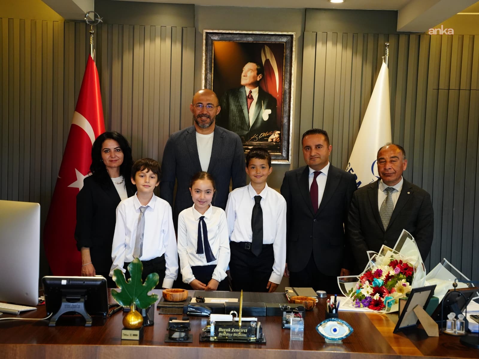 Germencik Belediye Başkanı Zencirci, koltuğu da yetkiyi de çocuklara devretti