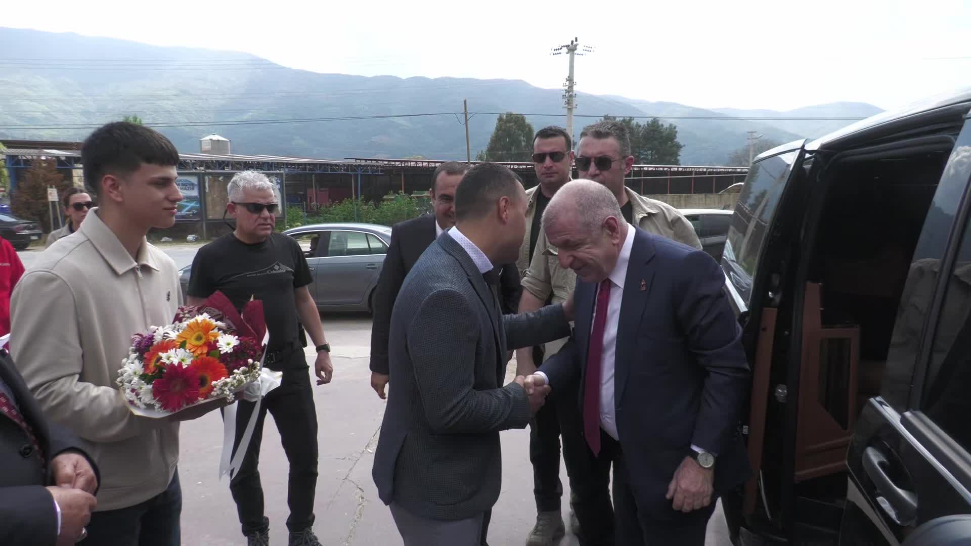 Ümit Özdağ: “Amerikan Büyükelçisinin Türkiye'de bize üstten bakarak Orta Doğu'yu şöyle yönetin demeye hakkı yok"