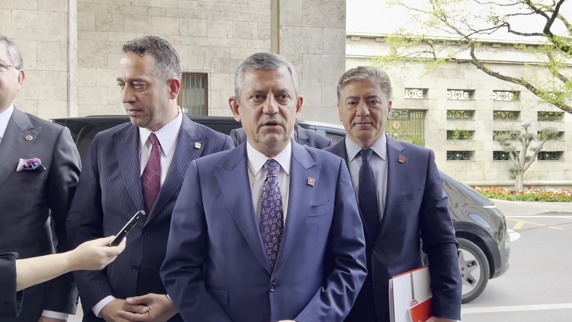 Özgür Özel, Numan Kurtulmuş ile görüştü... “Ara seçimin sekiz vekille olanına da 30 vekille olanına da genişletilmiş ara seçime de gücünüz varsa haziranda erken seçime de varız”