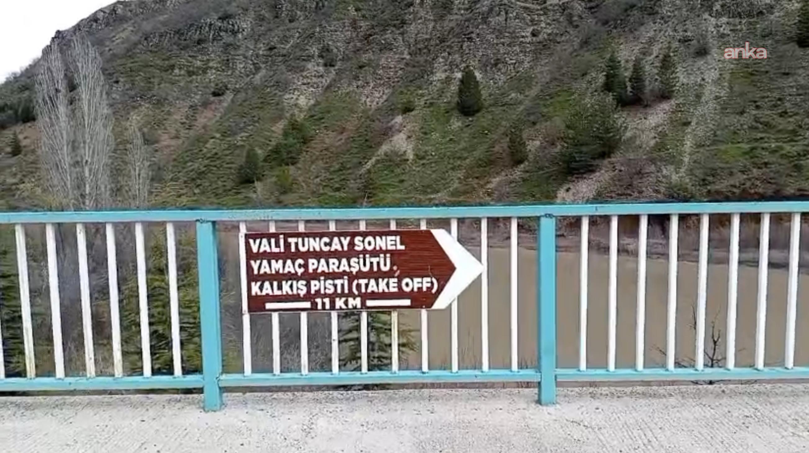 Tunceli Barosu, Tuncay Sonel isminin kaldırılması için valilik ve belediyeye başvurdu, Sonel'in adının yer aldığı tabelaları ise bazı kişiler kaldırdı