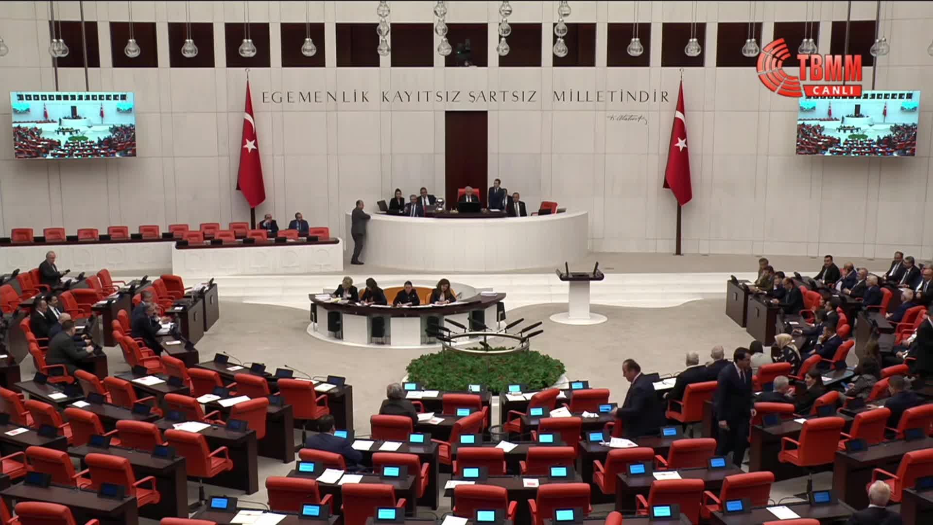 TBMM Genel Kurulu'nda yoklama krizi...  Meclis Başkanvekili Celal Adan'dan AK Parti sıralarına: Burada babanızın çocuğu yok, geleceksiniz