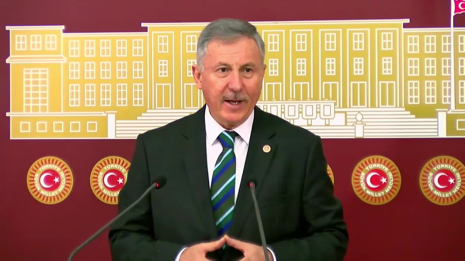 Selçuk Özdağ'dan iktidara tepki: Direksiyonda siz varsınız, ehliyetsiz araba kullanıp uçuruma yuvarlanıyorsunuz, suçu da yan koltukta oturana atıyorsunuz
