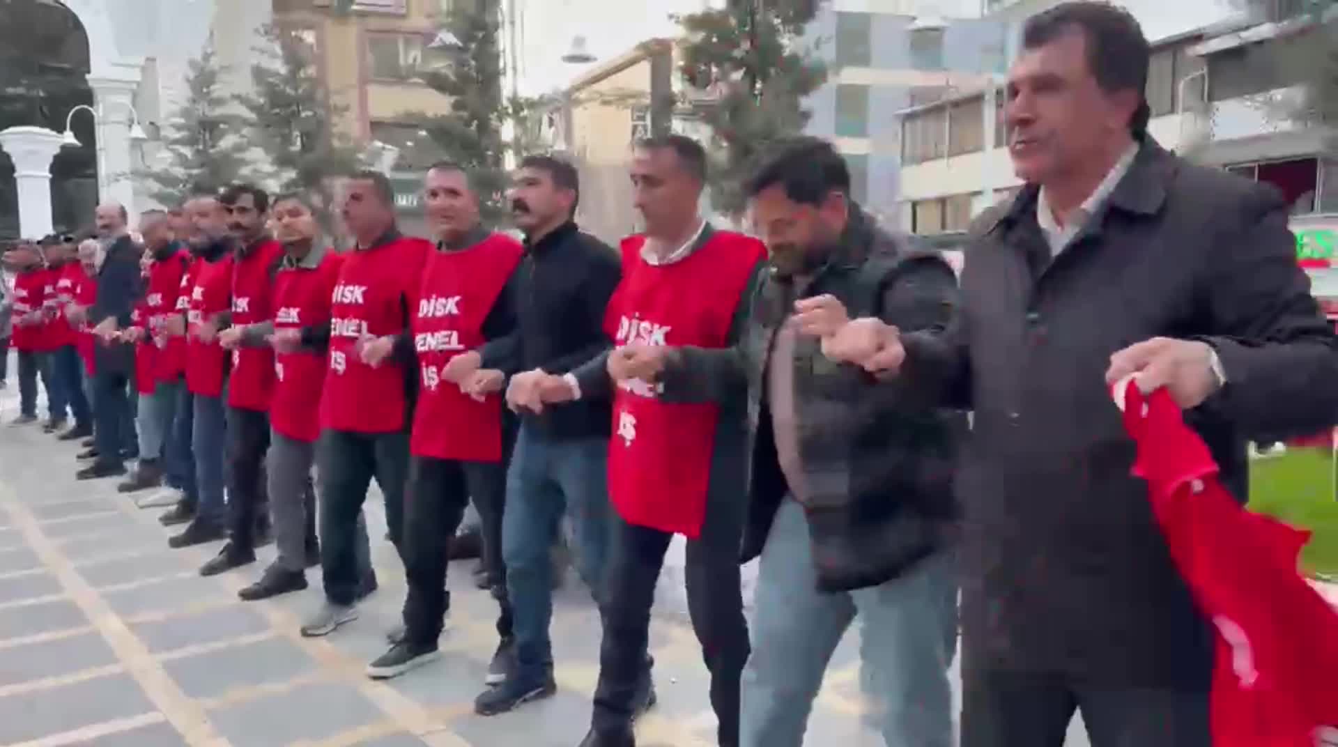 Van Büyükşehir Belediyesi'nden çıkarılan işçilerin eylemi 269'uncu gününde: Halkın iradesine ve emekçinin ekmeğine el uzatmaktan vazgeçin