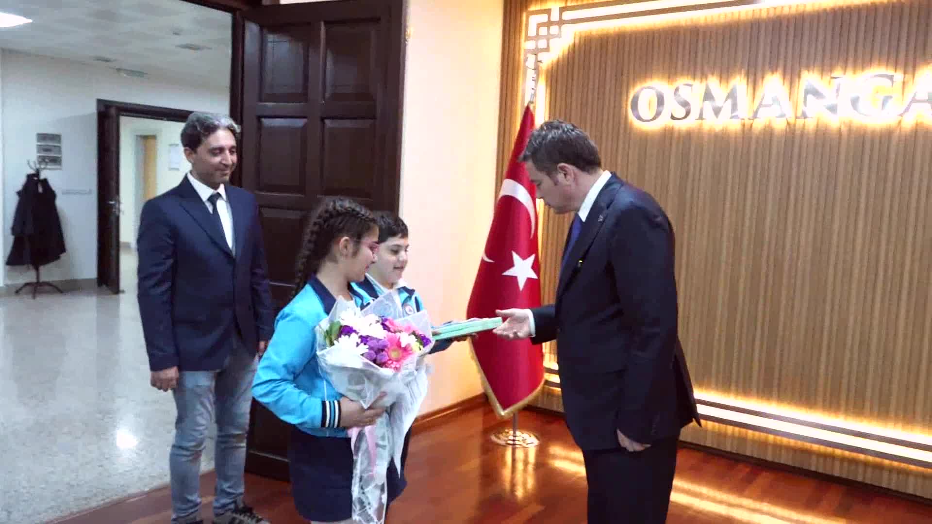 Osmangazi Belediye Başkanı Aydın, koltuğunu çocuklara bıraktı