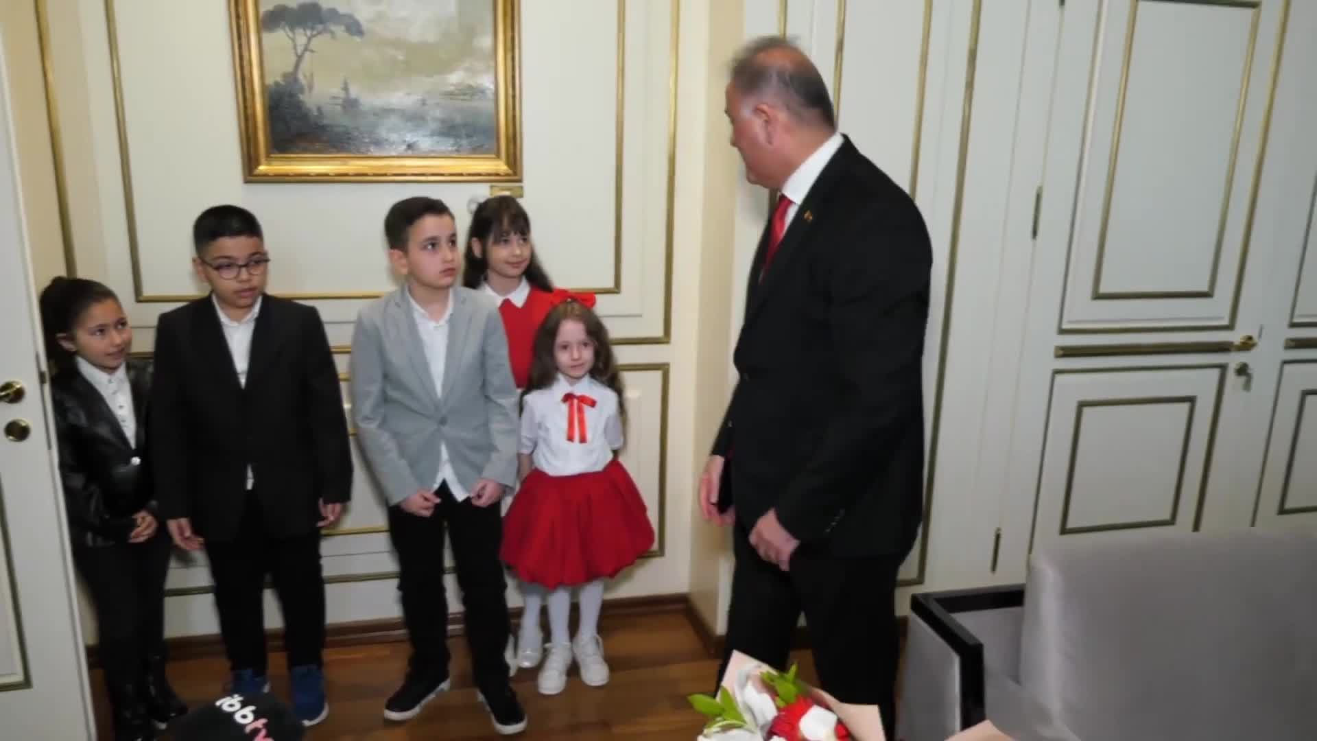 23 Nisan Ulusal Egemenlik ve Çocuk Bayramı kutlanıyor... İBB Başkanı Nuri Aslan, koltuğu 4. sınıf öğrencisi Zeynep Mira Örs’e devretti