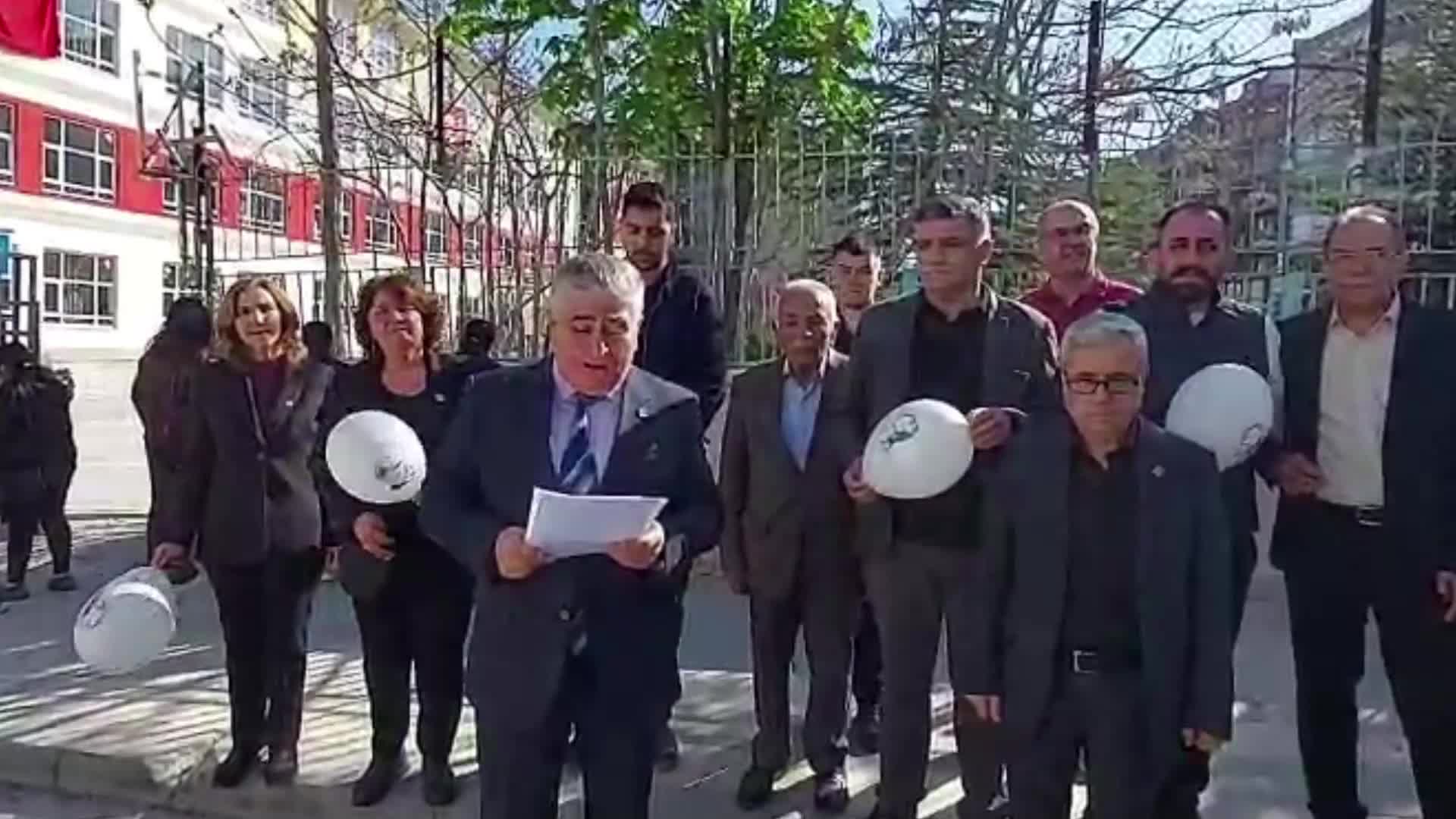 CHP Yeşilyurt İlçe Örgütü’nden 23 Nisan’da anlamlı anma: “Masumiyetin simgesi balonları gökyüzüne uğurlarken büyük boşluğu yüreğimizde hissediyoruz”