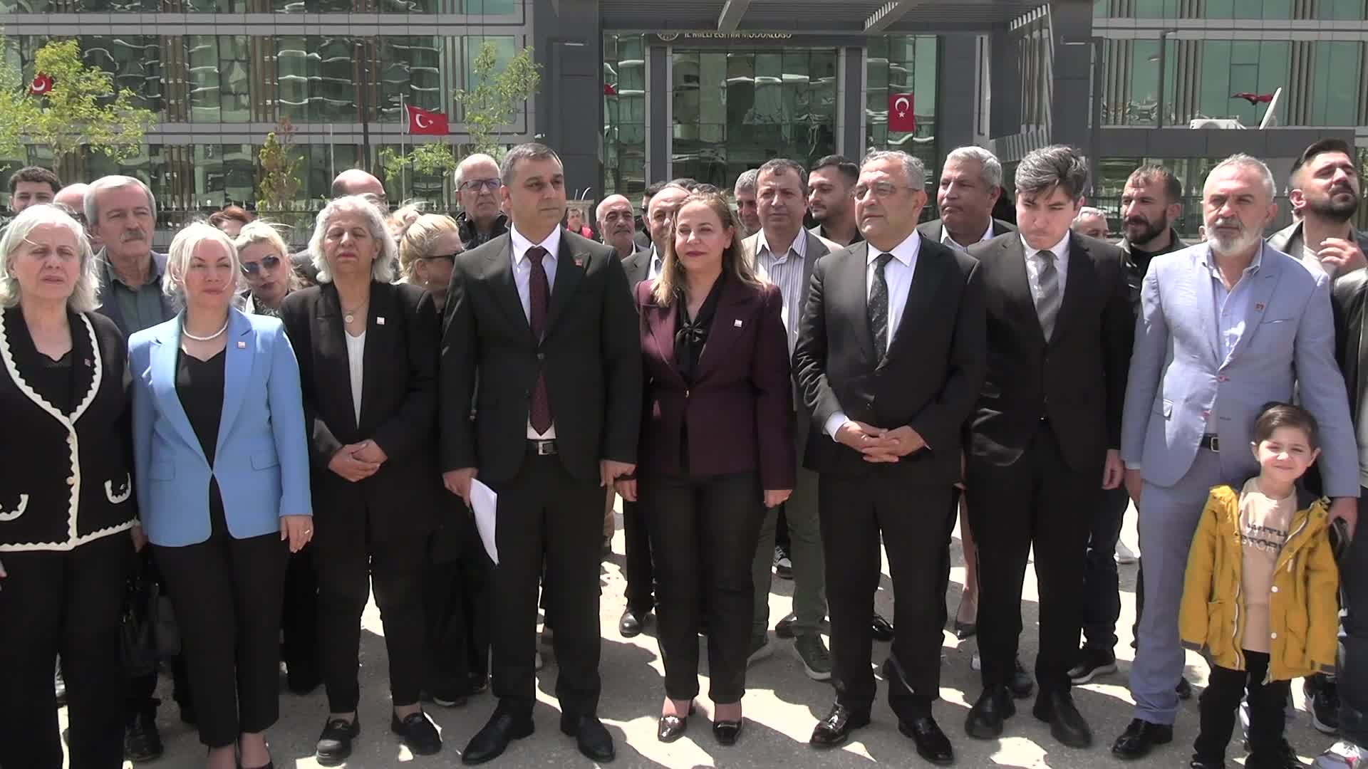 Sezgin Tanrıkulu: Yusuf Tekin istifa etmelidir. Demokratik ülkelerde böyle bir şiddet olayıyla karşı karşıya kalan milli eğitim bakanları görevde kalmazlar