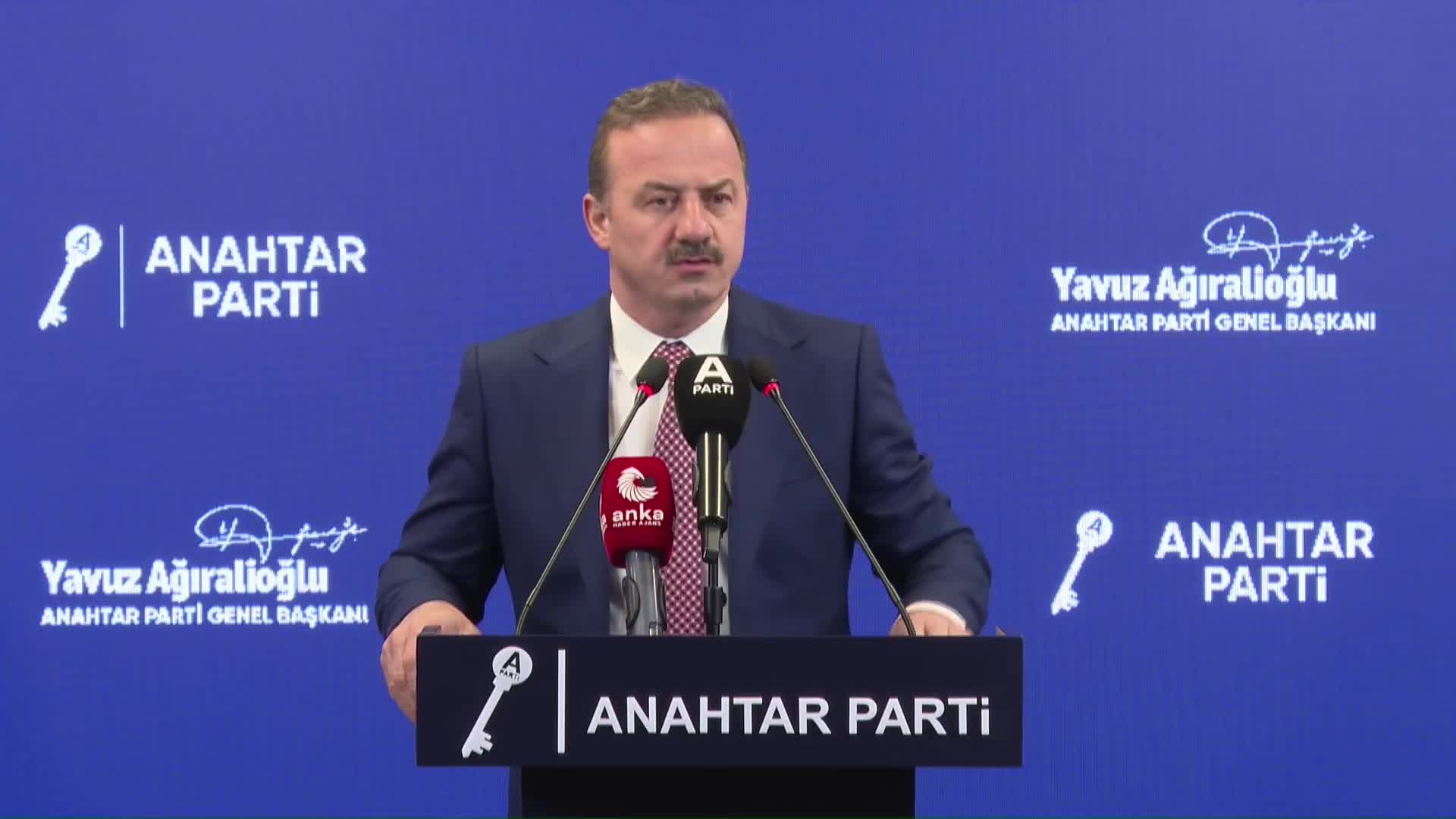 Yavuz Ağıralioğlu: "Yüzde 50 artı 1 demokrasinin işleyiş mekanizmasını bölücülüğün şantajı haline getirdi"