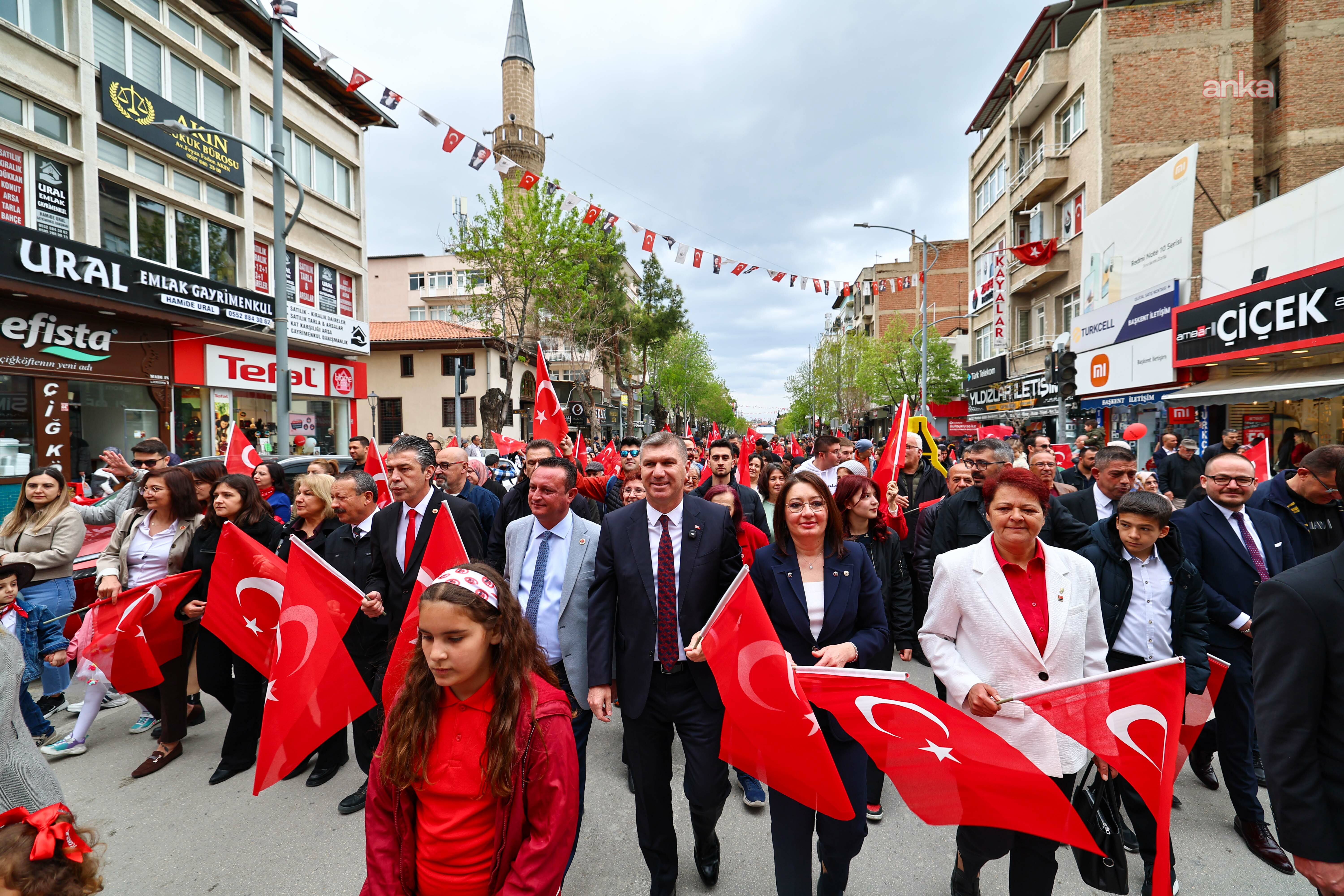 Burdur'da 23 Nisan kutlamaları, kortej yürüyüşüyle devam etti