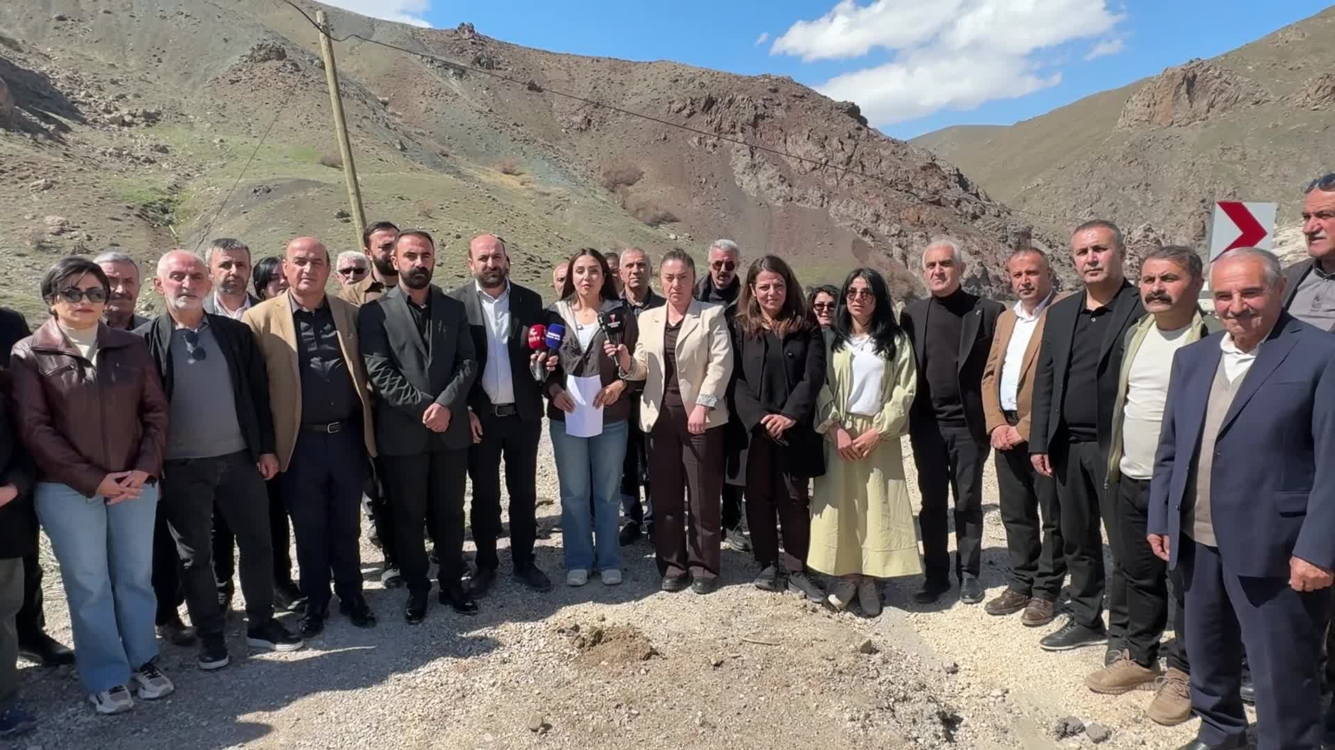 Hakkari-Van Karayolu günlerdir kapalı, Yol krizine tepkiler yükseliyor