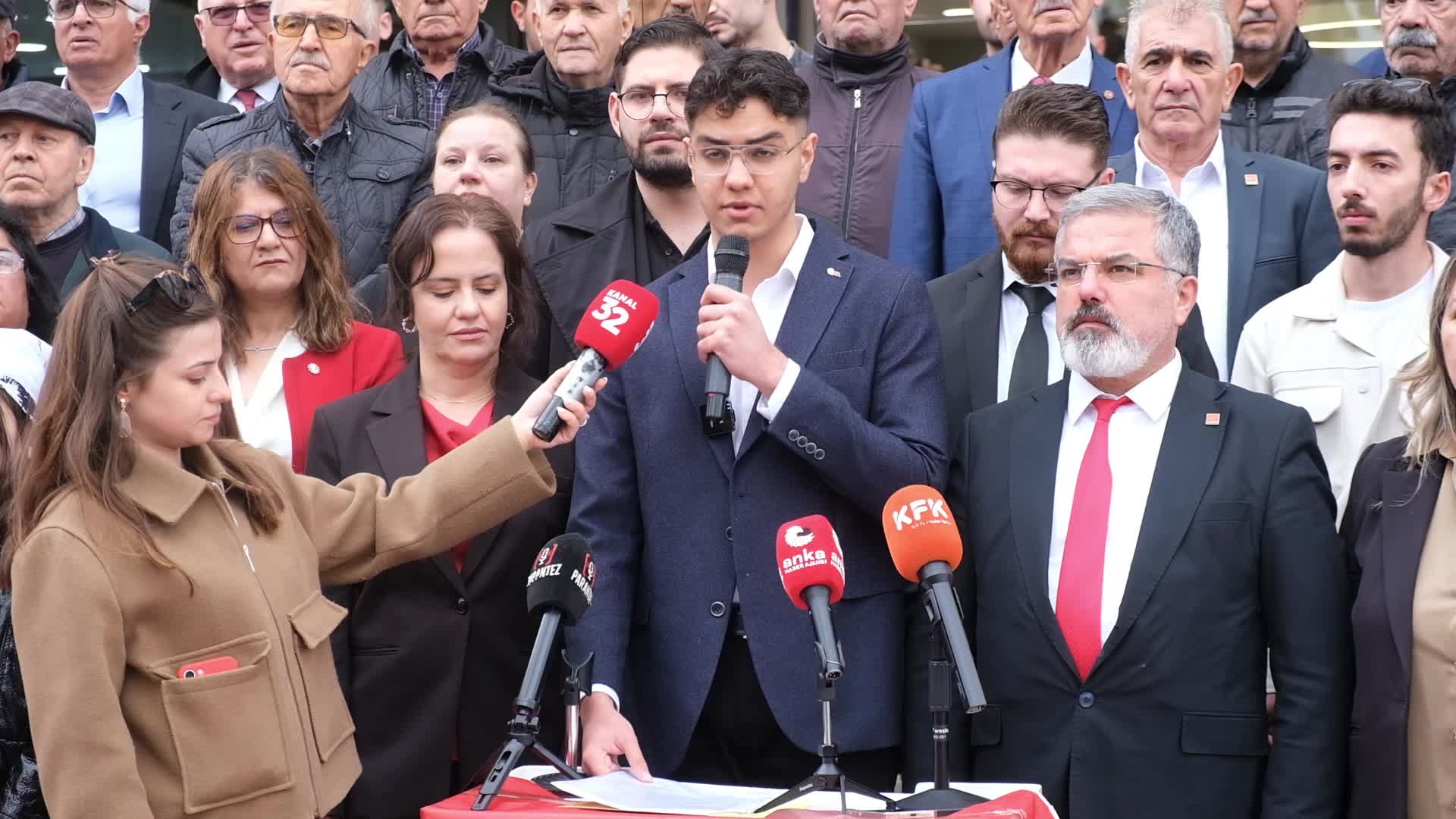 Halkçı Liseliler'den Isparta'da 23 Nisan açıklaması: “Çocuklar kalem yerine silah tutuyorsa herkes sınıfta kalmıştır”