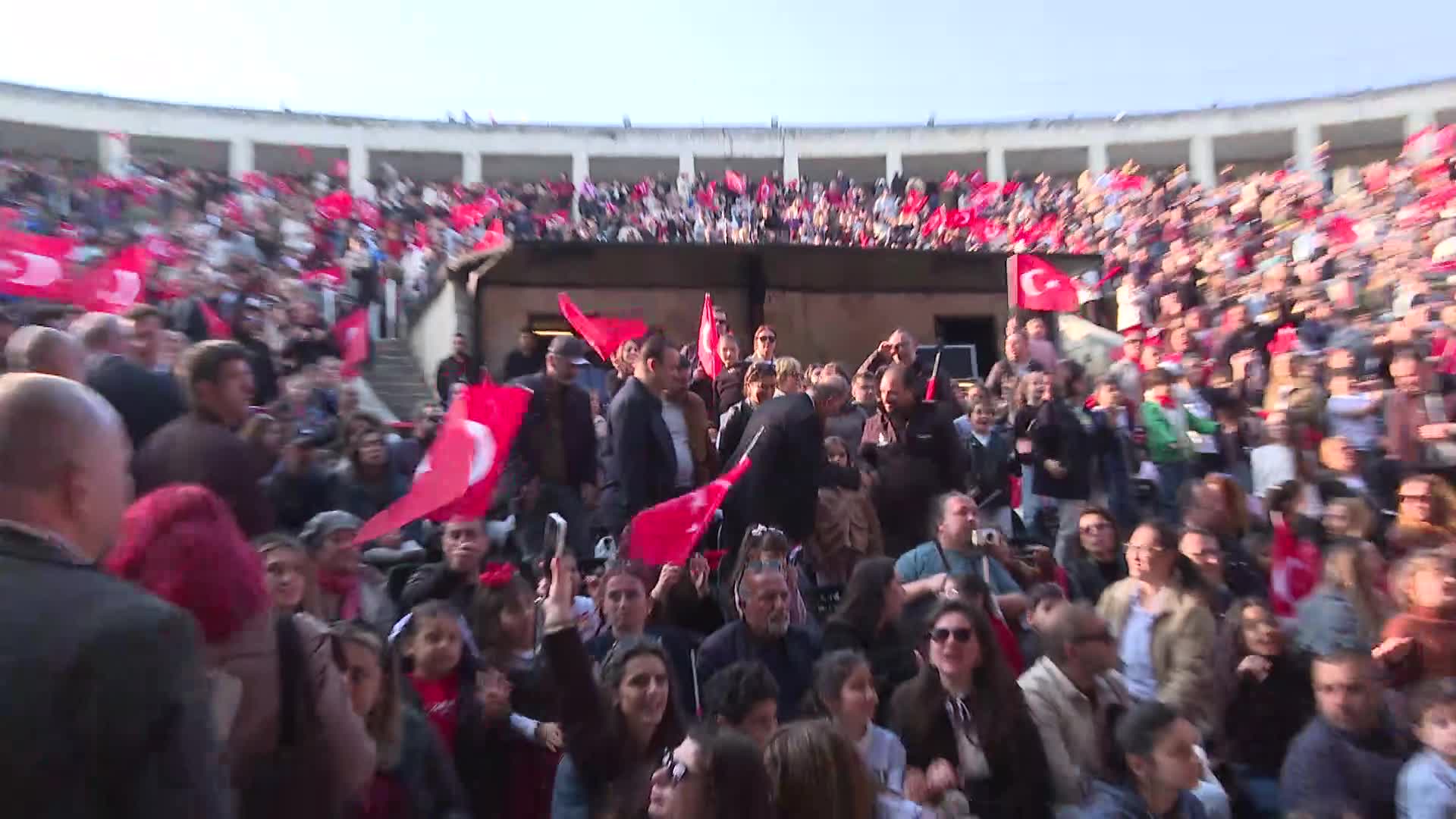 Harbiye Açıkhava’da 23 Nisan coşkusu... Nuri Aslan: Ekrem Amcanız da sizi çok seviyor ve en çok da sizleri özlüyor