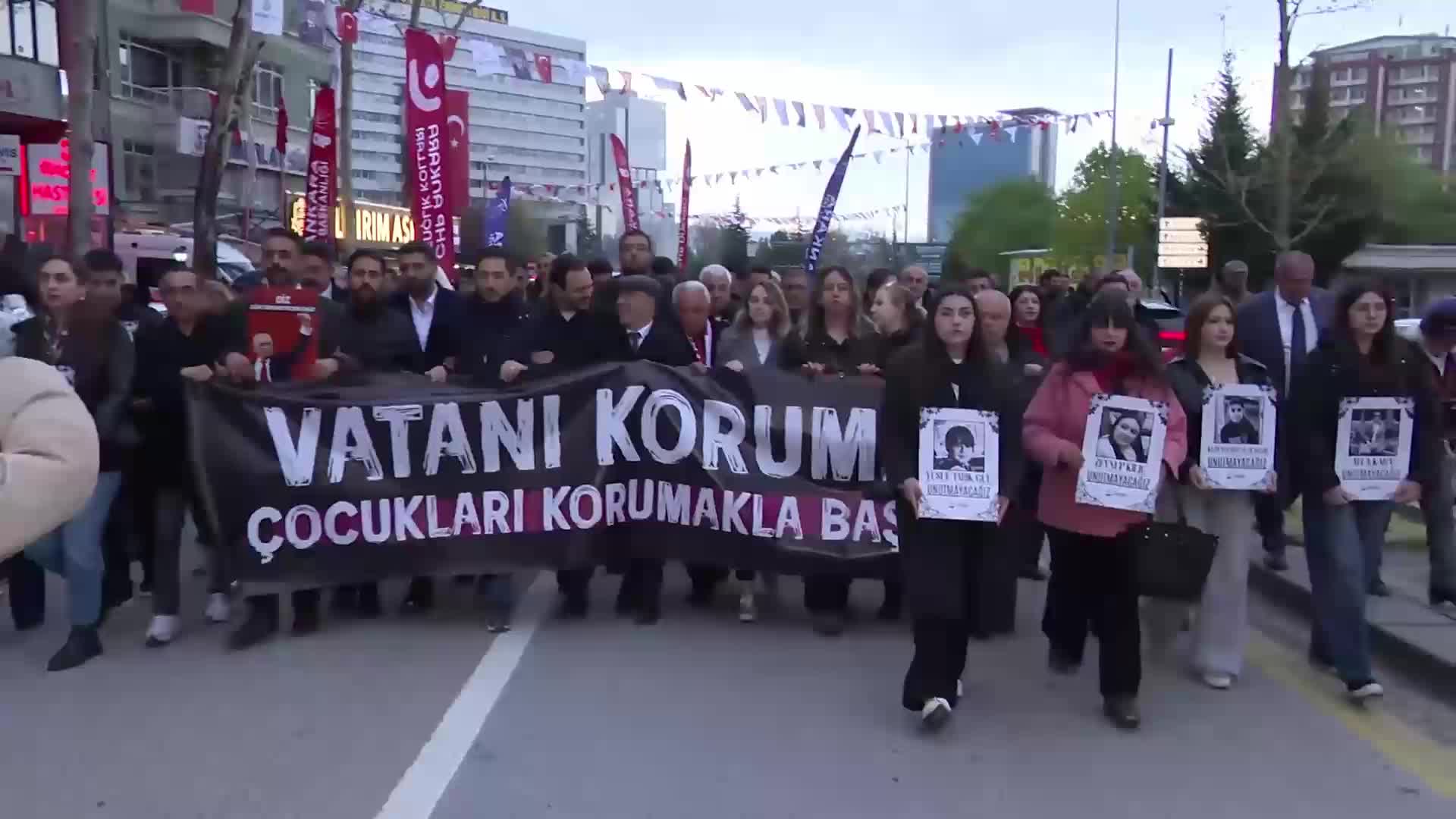 CHP Ankara İl Örgütü’nden sessiz 23 Nisan Ulusal Egemenlik ve Çocuk Bayramı yürüyüşü