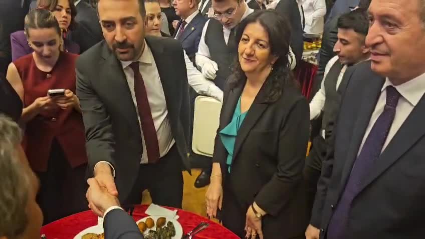23 Nisan Ulusal Egemenlik ve Çocuk Bayramı Resepsiyonu... Özel'den Bakırhan'a: Umarım seneye 23 Nisan'da daha güzel günler bizi bekliyor