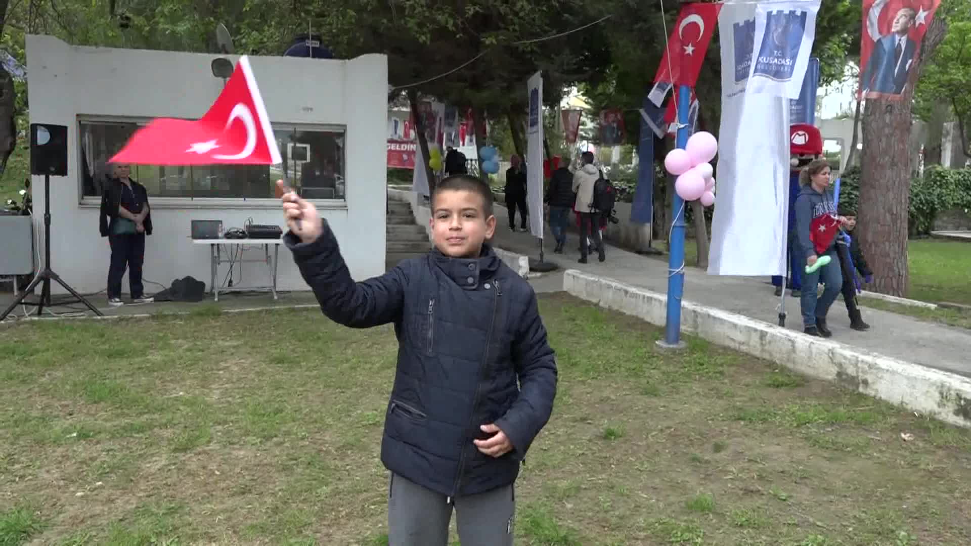Kuşadası'nda 23 Nisan coşkusu... Ada Kültür Merkezi şenlik alanına döndü