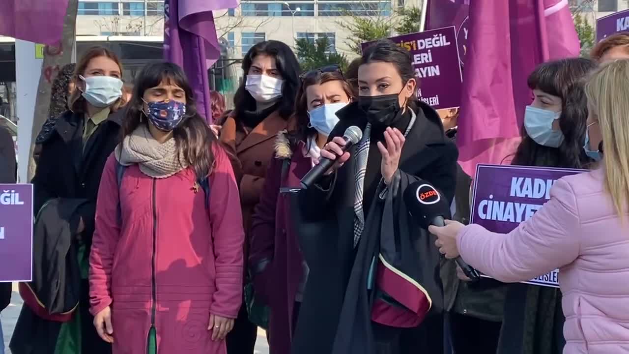 LAS TESİS DANSIYLA ERKEK ŞİDDETİNİ PROTESTO ETTİKLERİ İÇİN YARGILANAN KADINLAR: BU YARGILAMALAR BİZİ DAHA GÜÇLÜ YAPAR