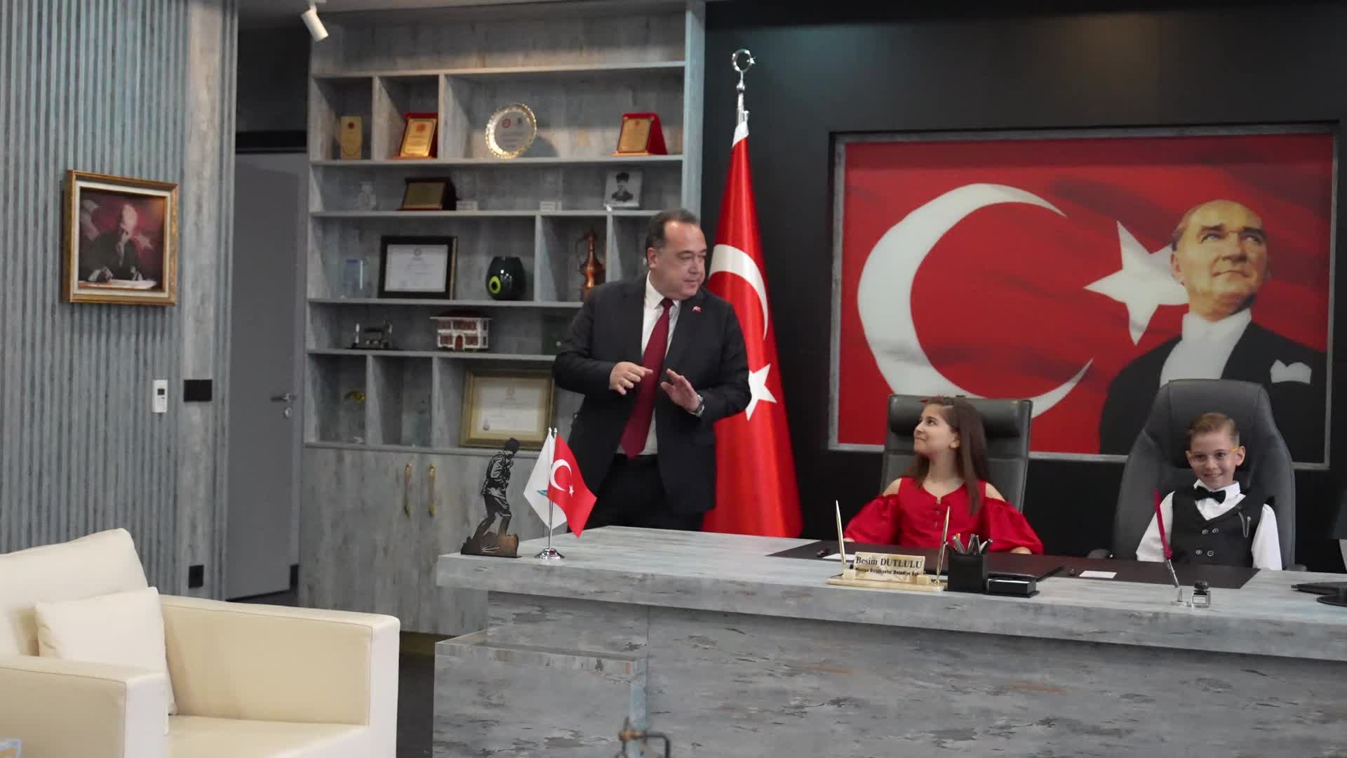 Manisa’da 23 Nisan kutlaması… Çocuklar hem yönetime katıldı hem de bayram coşkusunu yaşadı