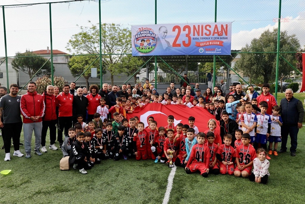 Menderes’te minik kramponlar sahaya çıktı