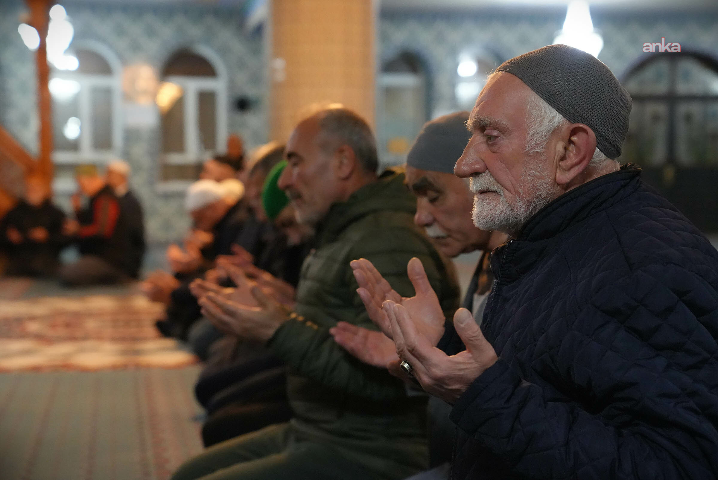 Keçiören’deki camilerde, okul saldırısında hayatını kaybeden öğretmen ve öğrenciler için mevlit okutuldu