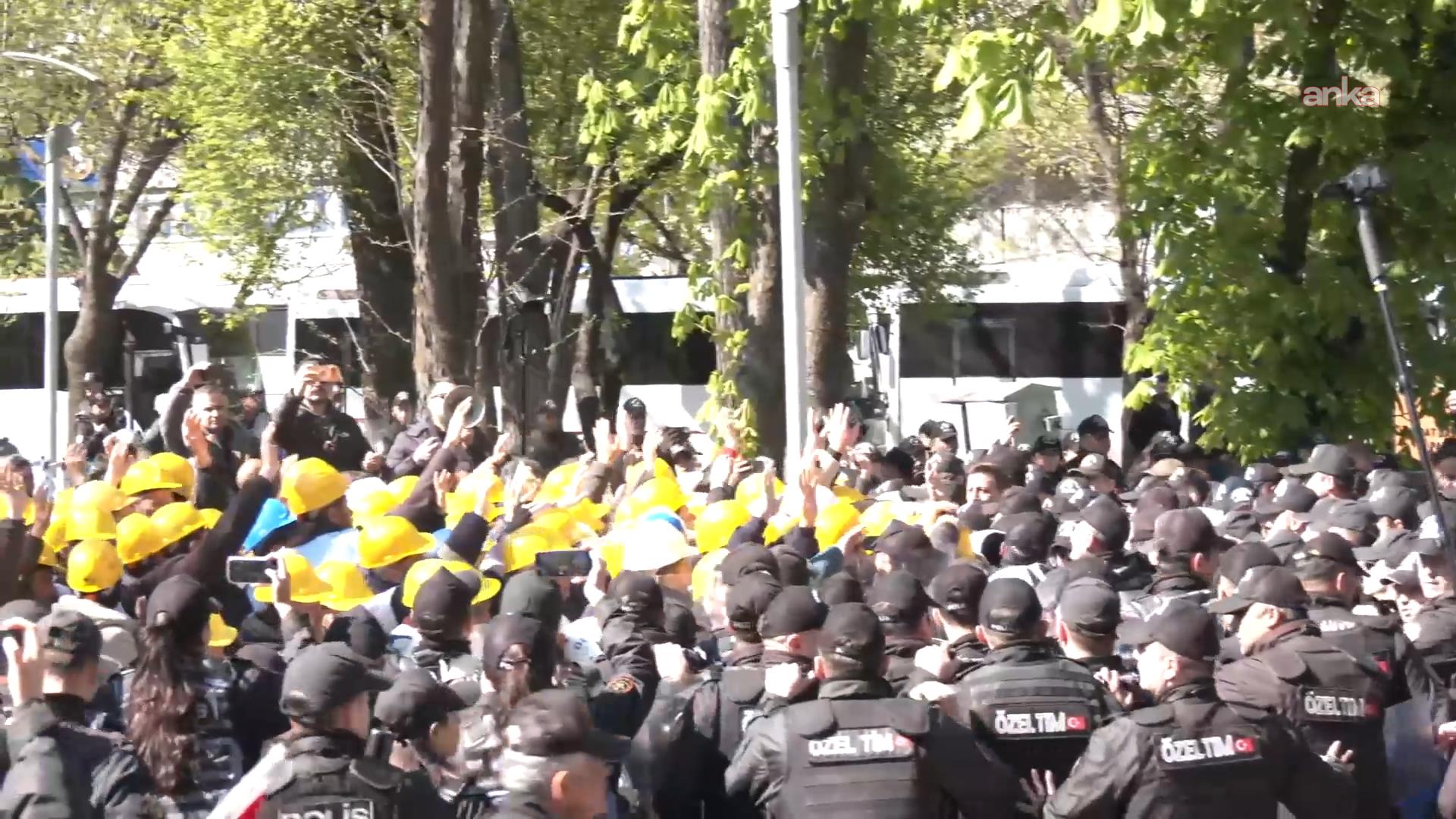Doruk Madencilik işçilerinin Enerji ve Tabii Kaynaklar Bakanlığı'na yürümesine polis engeli