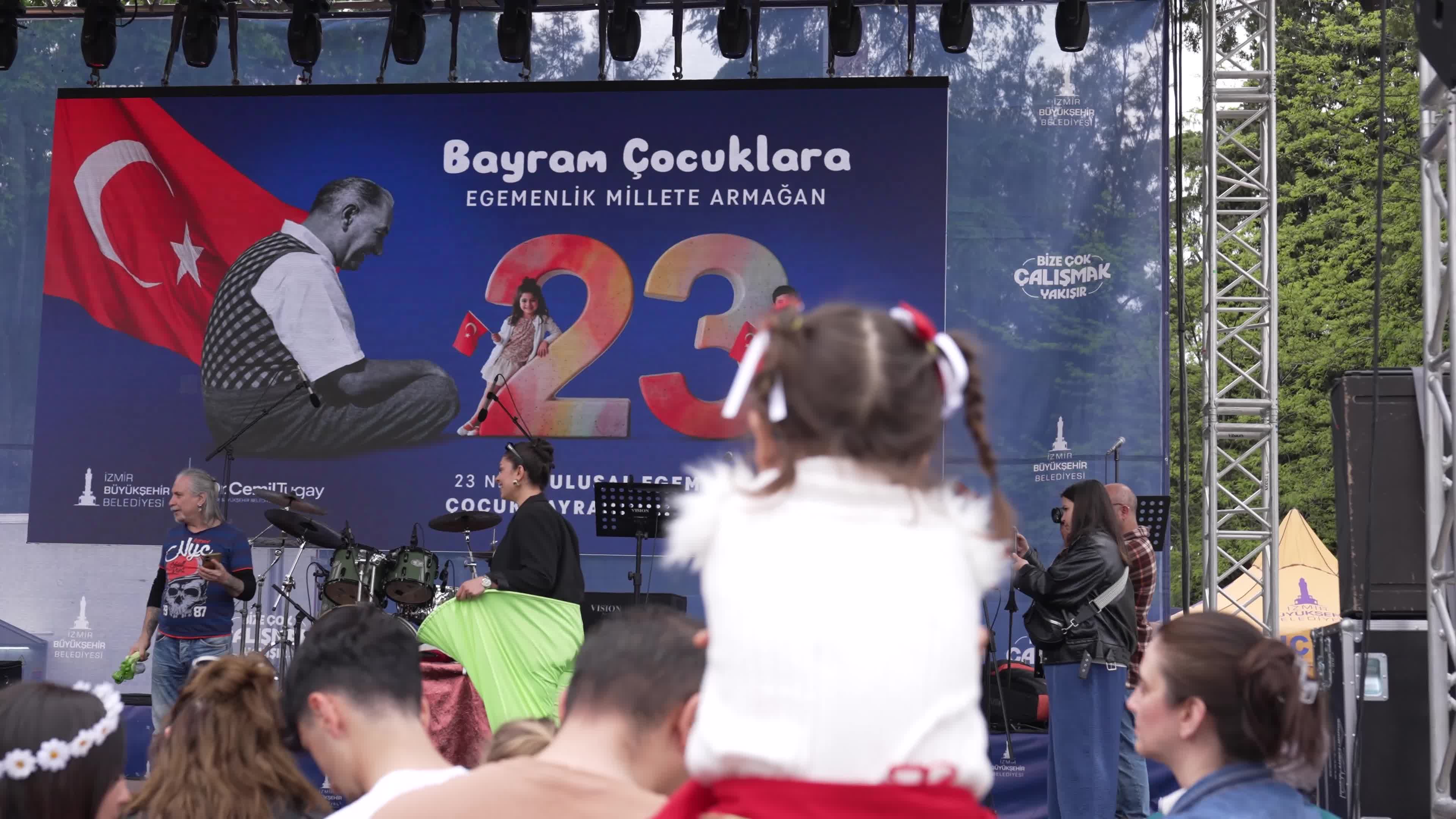 İzmir'de 23 Nisan coşkusu