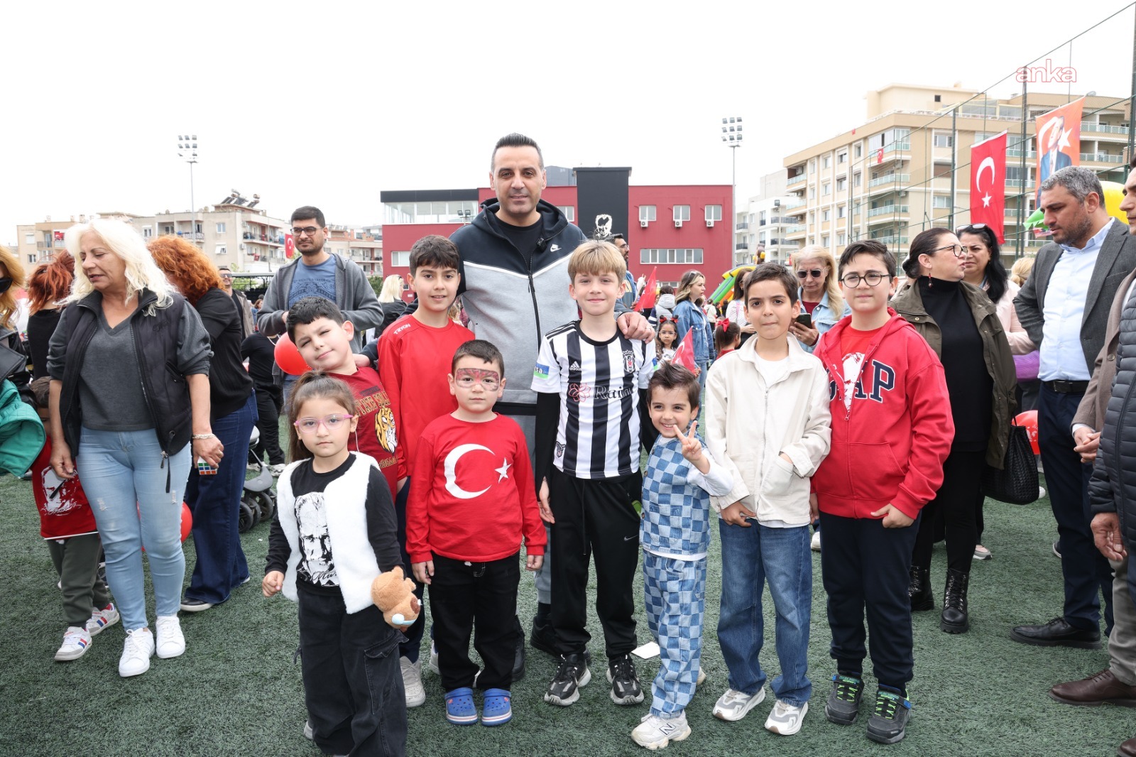 Çiğli’de 23 Nisan coşkusu: Minikler bayramı doyasıya kutladı