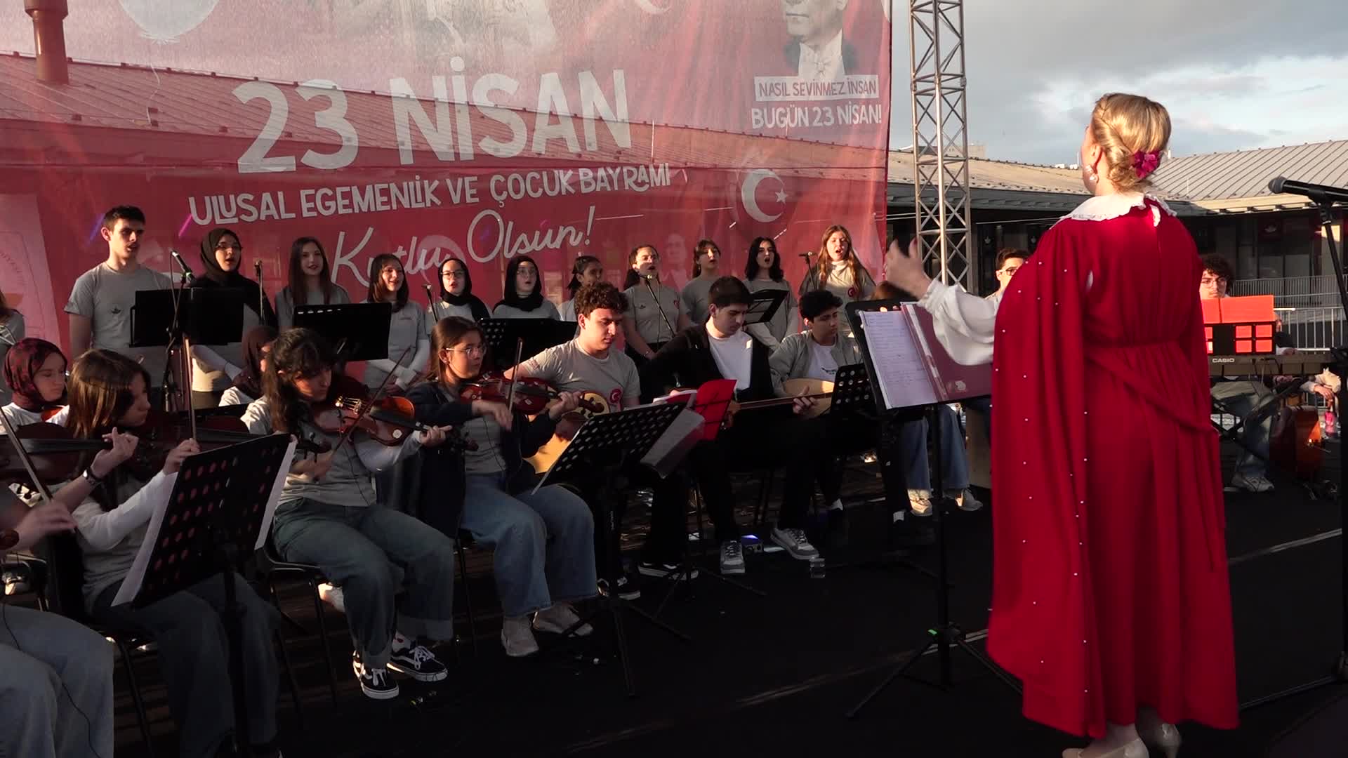 Osmangazi'de 23 Nisan’a özel Cahit Berkay konseri