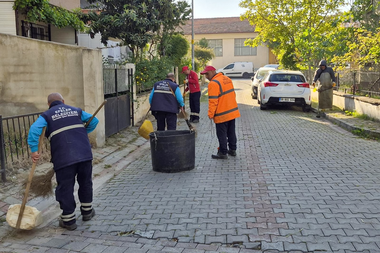 Efeler genelinde temizlik ve bakım çalışmaları devam ediyor
