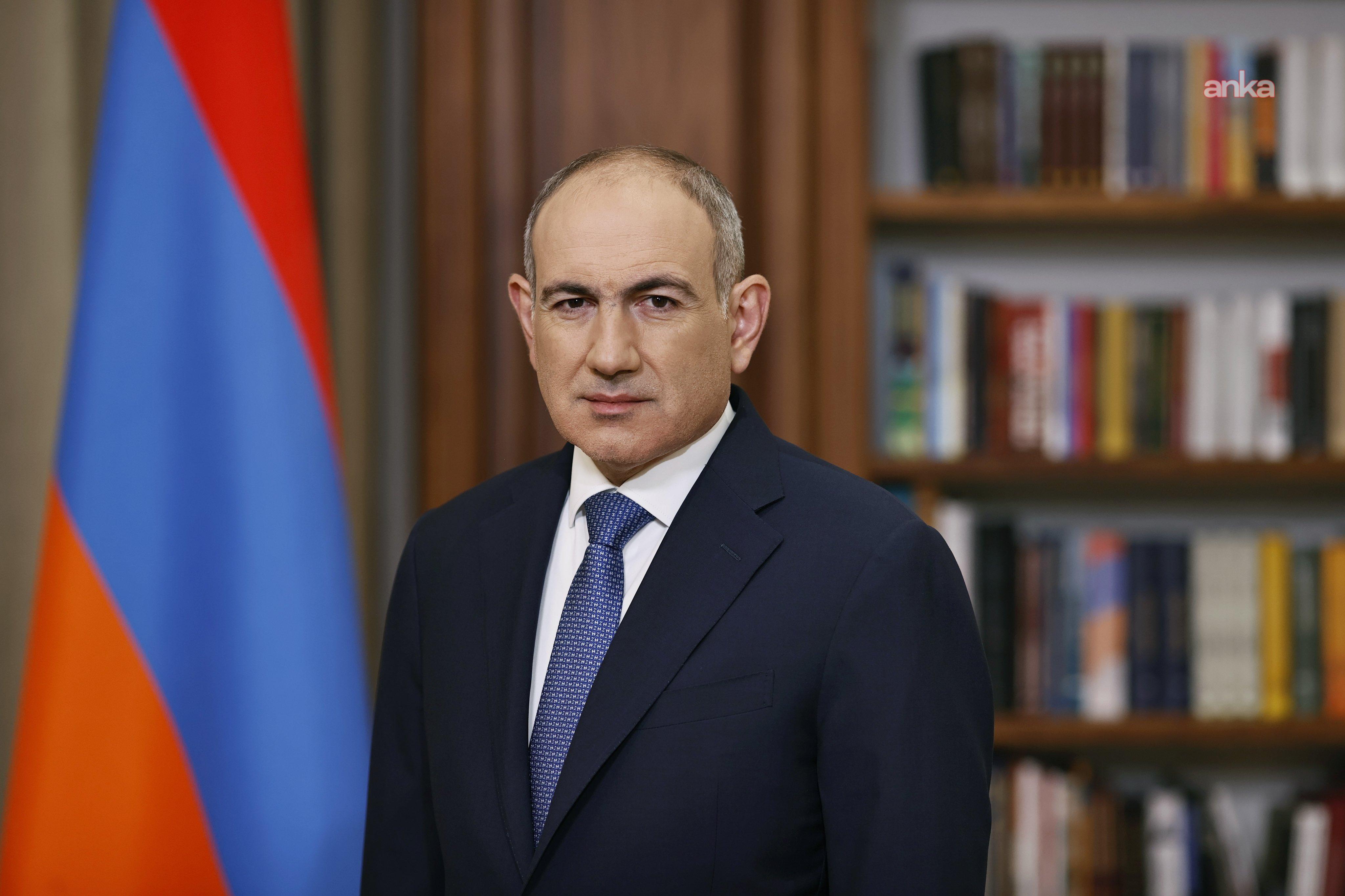 Ermenistan Başbakanı Paşinyan, Erivan'da Türk bayrağının yakılmasını kınadı
