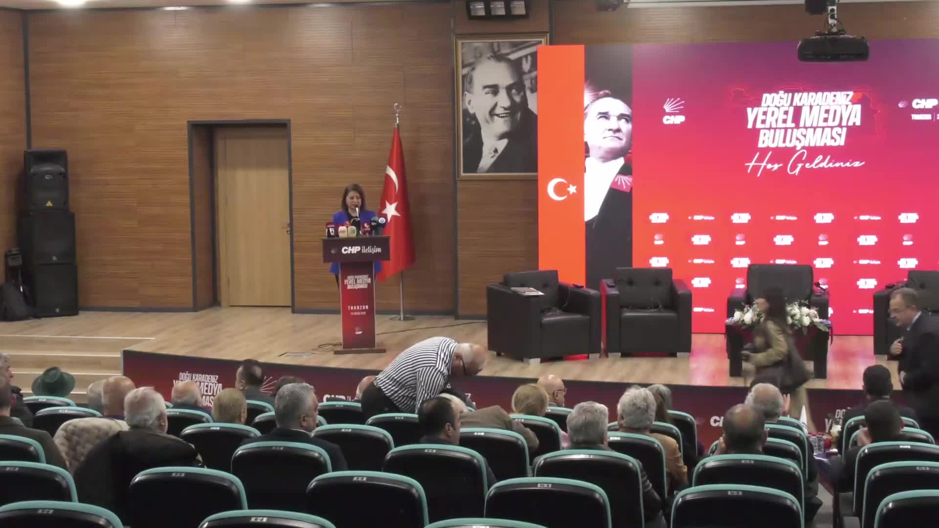CHP'nin Doğu Karadeniz Medya Buluşması... Burhanettin Bulut: "Gazetecilerin cezaevinde olması ülkede yaşayan herkesi güvencesiz hale getirir"