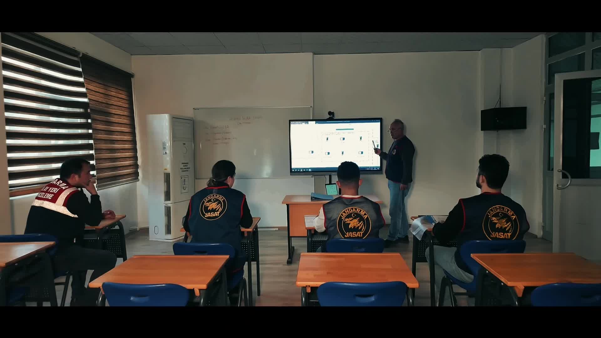 14 yıl önce öldürülen Sevgi Sevil'in failleri yakalandı... JASAT'ın çalışmaları sonucu gözaltına alınan 8 şüpheliden 3'ü tutuklandı