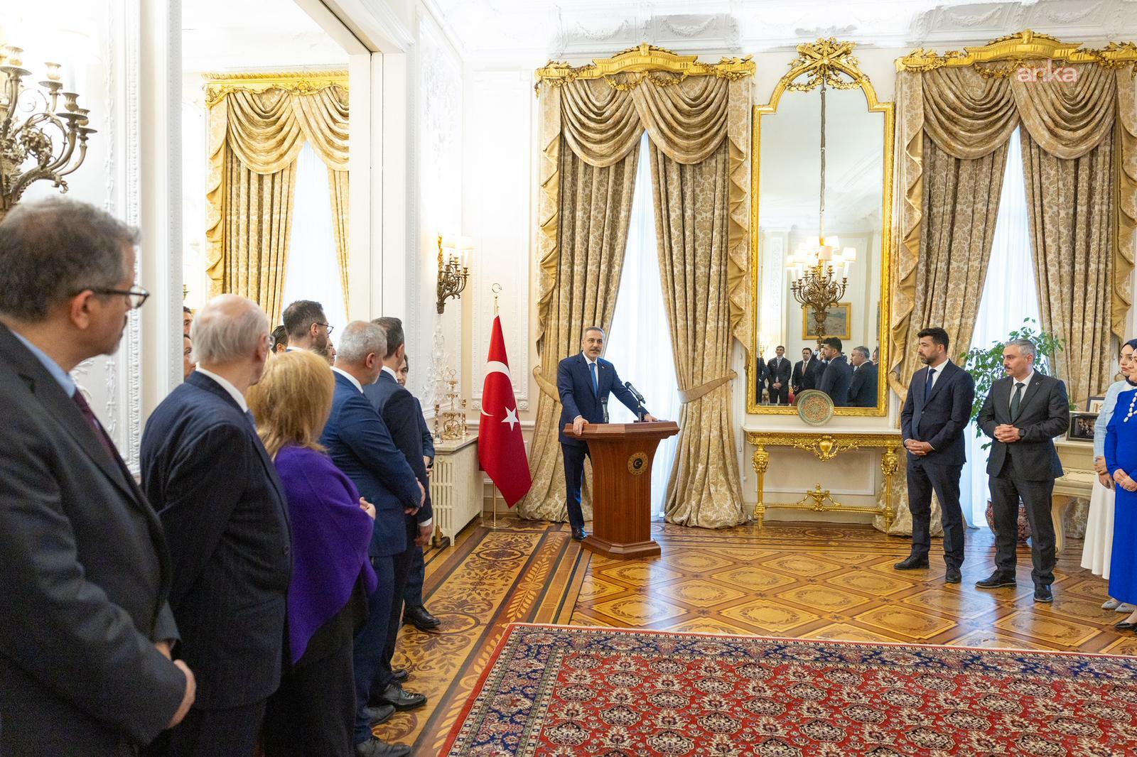 Bakan Fidan, Londra'da iş insanlarıyla bir araya geldi