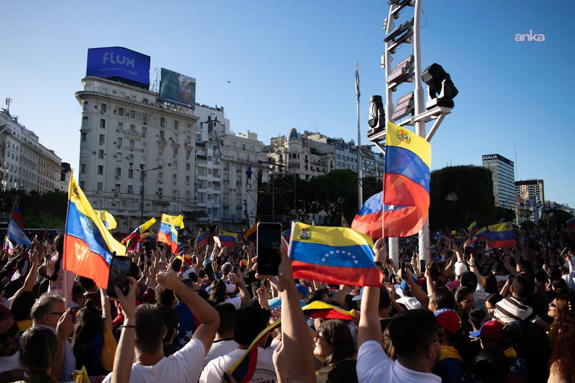 ABD’de Maduro’nun görevden alınmasına bahis oynayıp 400 bin dolar kazanç elde ettiği iddia edilen asker görevden alındı