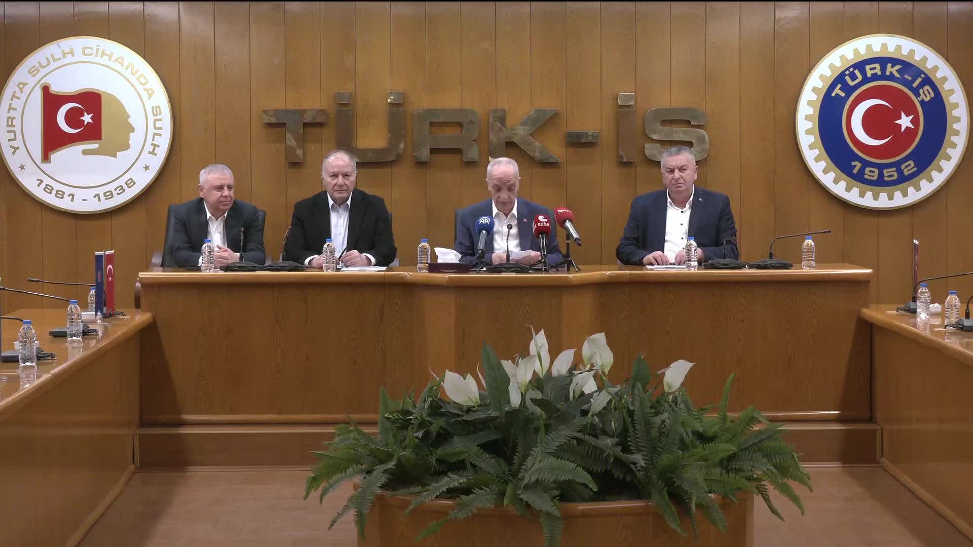 TÜRK-İŞ Başkanı Atalay'dan maden işçilerine destek: "Bu adam 3 yıldır işçisinin hakkını gasp ediyor, devletin bütün kurumları bu meseleyi biliyor"
