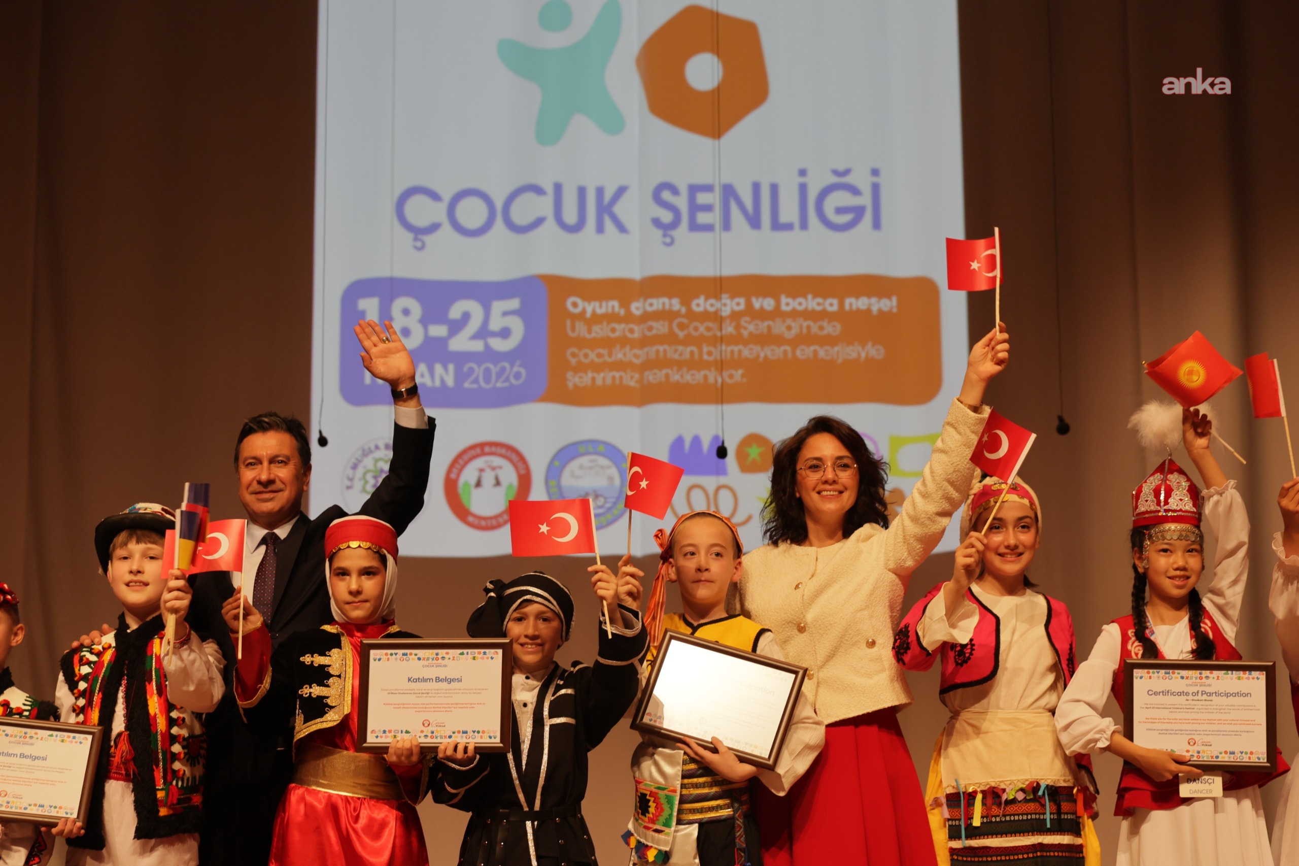 Dünya çocukları, Menteşe'de aynı sahneyi paylaştı