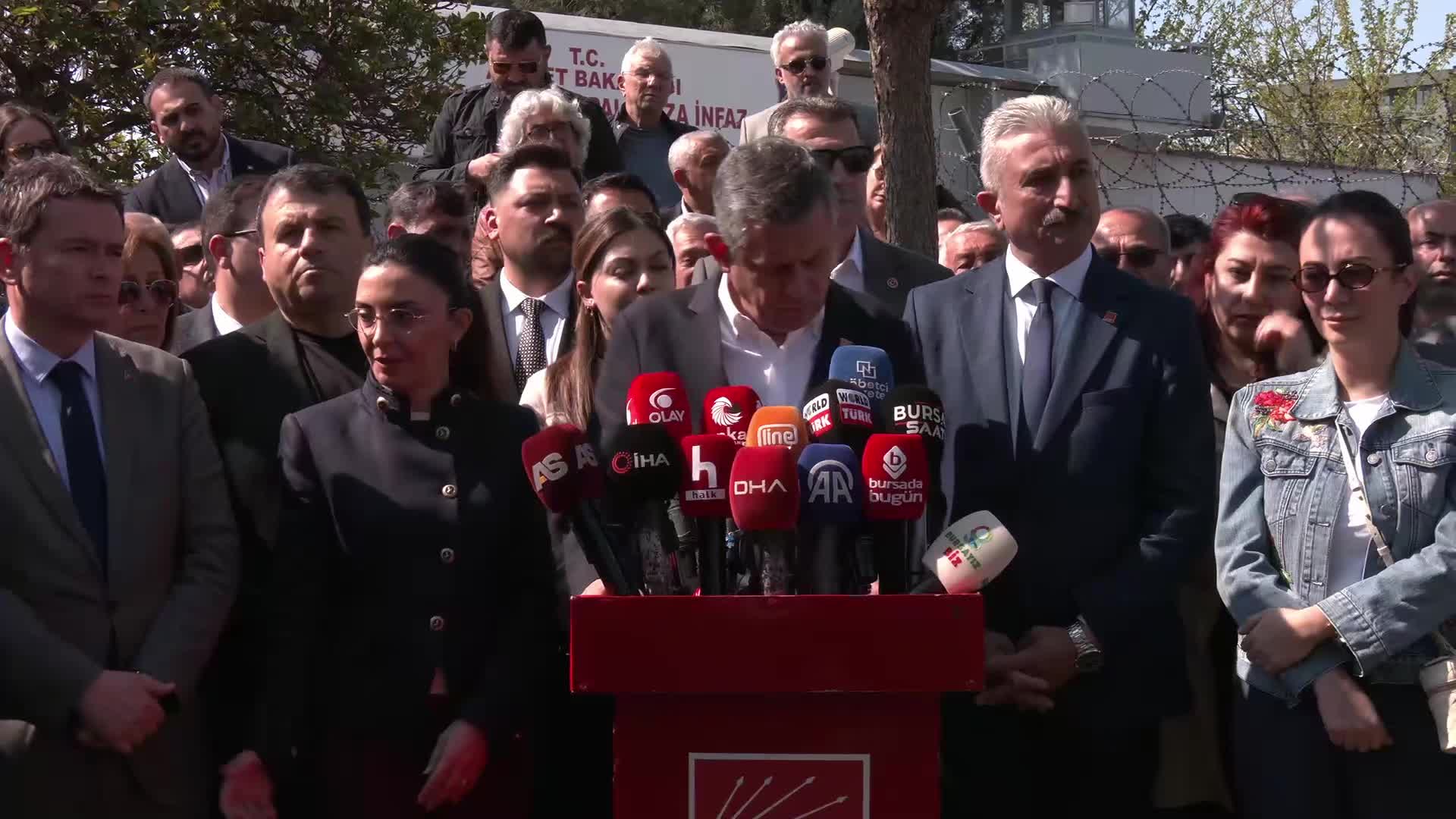 Cumhurbaşkanı Erdoğan'a "görüşme" yanıtı... Özgür Özel: "Ülkenin birinci partisiyim, ihtiyaç varsa elbette ikinci partiyle görüşürüm"