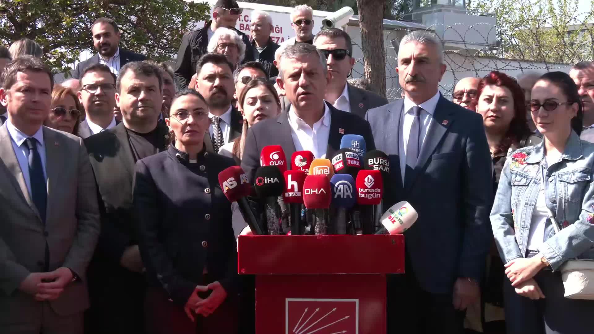 Özgür Özel: "En geniş ara seçime de varım. Ne kadar genişletmek istiyorlarsa ben orada varım, hodri meydan"