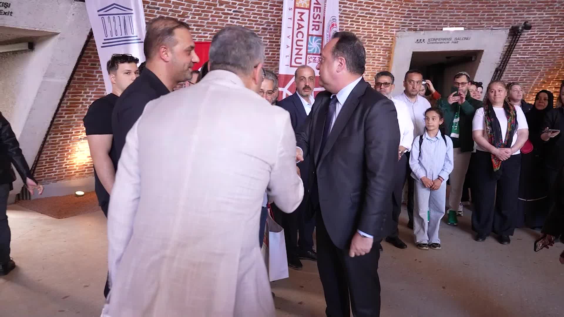 Dünyanın dört bir yanından gelen halk dansları toplulukları Manisa’da buluştu