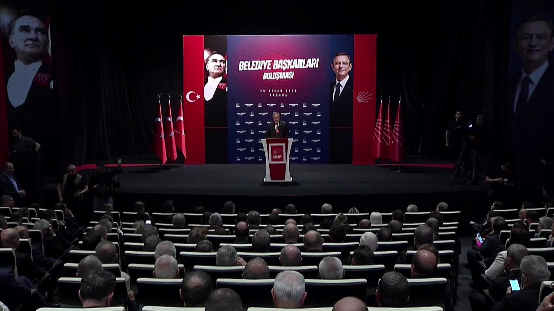 CHP'nin Belediye Başkanları Buluşması... İmamoğlu: "Milletin iktidarını engellemeye çalışanlara teslim olmayacağız"