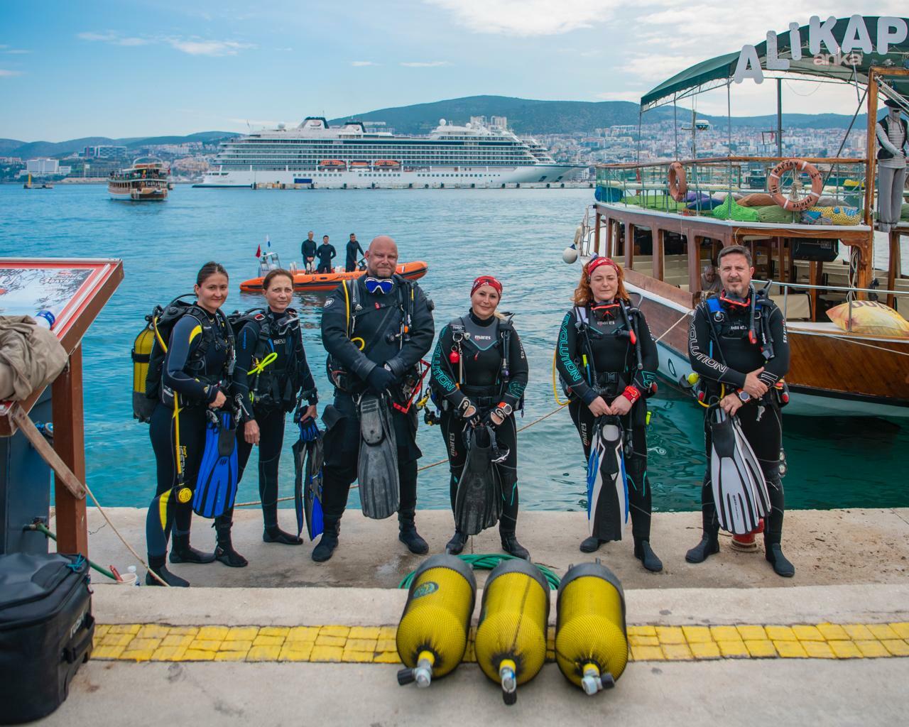 Kuşadası'nda Dünya Günü'ne özel deniz ve kıyı temizliği
