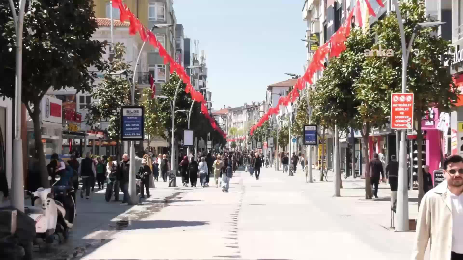 Sakarya’daki emekli yurttaş: “Lambadan bıktık, usandık, bezdik. Onun yerine Özgür Özel gelmeli”