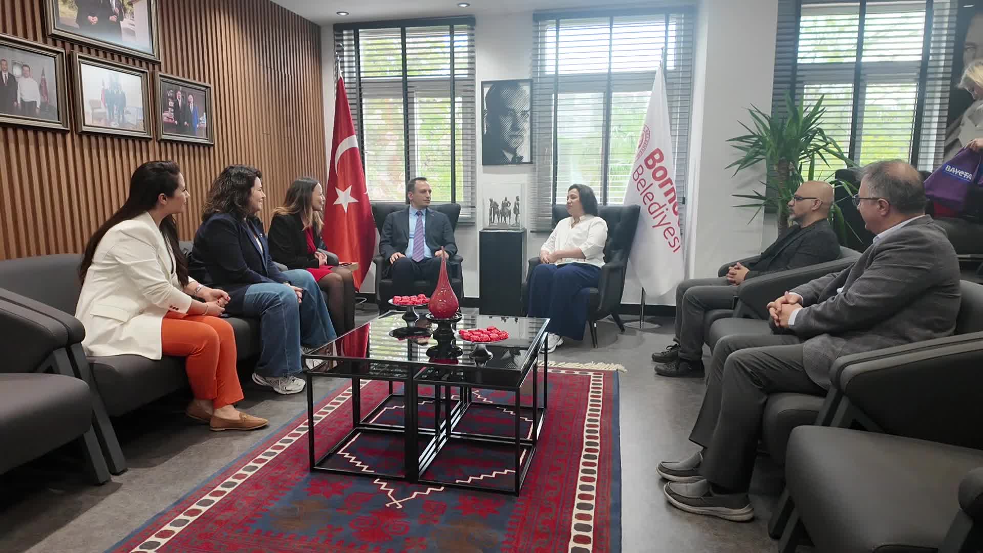 Bornova Belediyesi ile Sayra Çınar Vakfı arasında gençler için protokol imzalandı