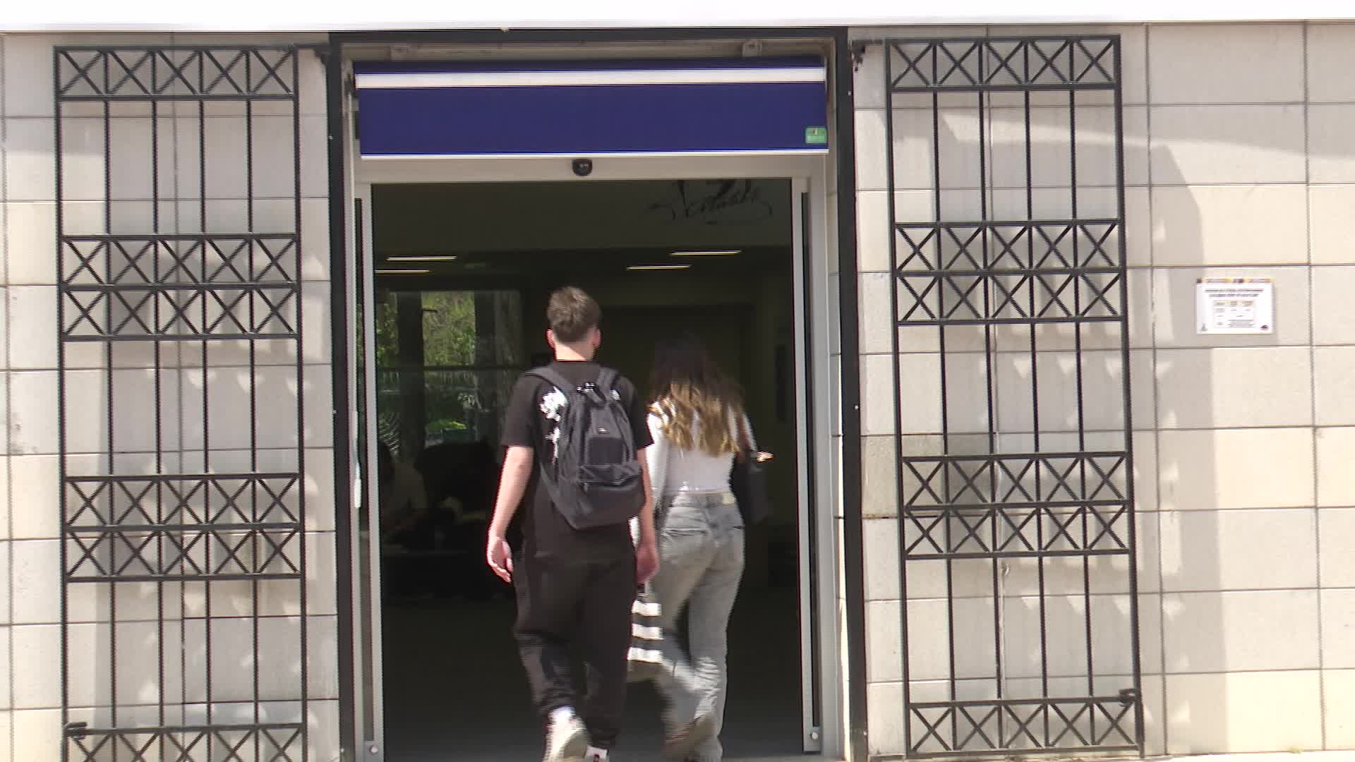 İzmir Büyükşehir Belediyesi Hasan Ali Yücel Kütüphanesi'ne yoğun ilgi