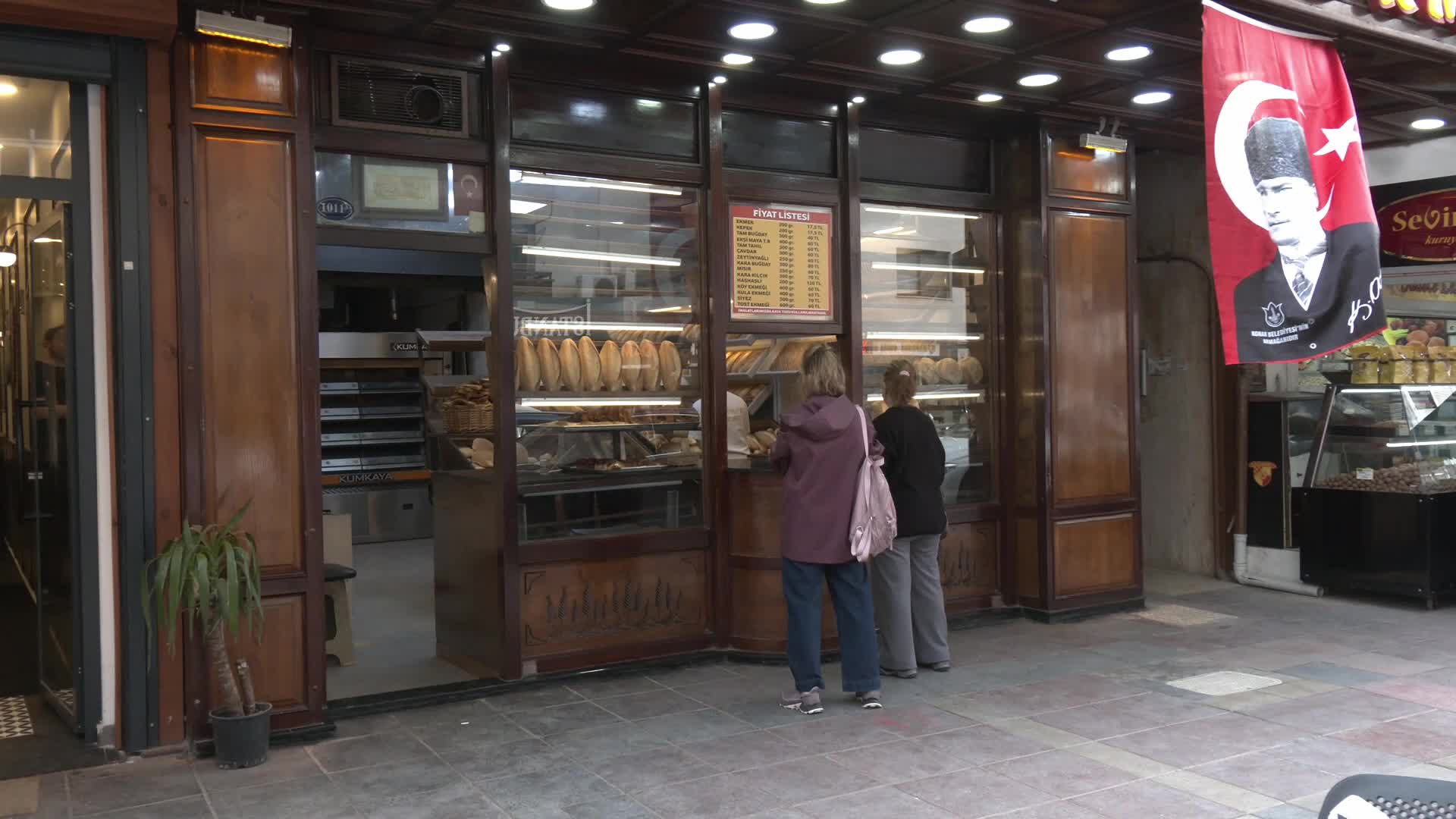 Best Model yarışmasında dereceye giren Irmak Öztaş, 7 ay işsizliğin sonunda fırında çalışmaya başladı