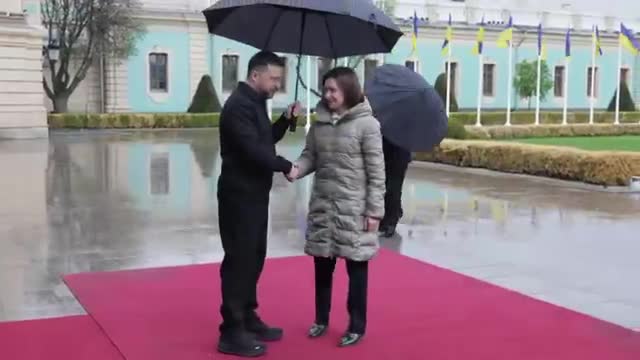 Ukrayna Cumhurbaşkanı Zelensky: "Moldova Cumhurbaşkanı Sandu ile AB süreci ve bölgesel güvenlik meseleleri ele alındı"