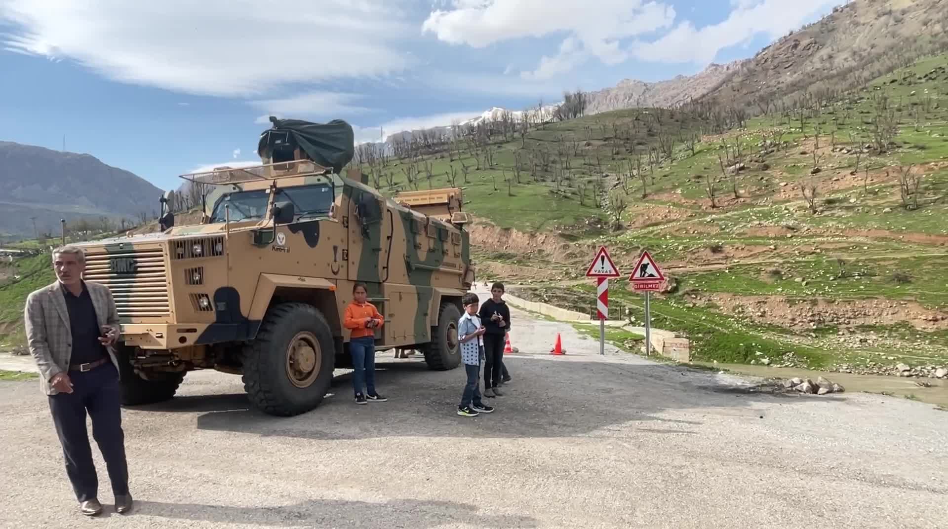Van Çatak ilçesinde köprü çöktü: 40 haneli mahalle 10 gündür mahsur