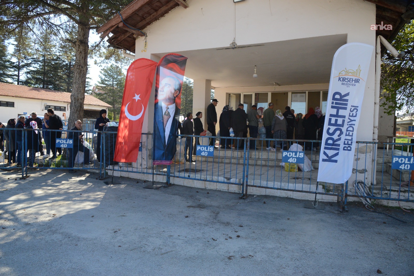 Kırşehir Belediyesi'nden çevreci kampanya: 50 adet geri dönüşüm malzemesi getirene fide hediyesi