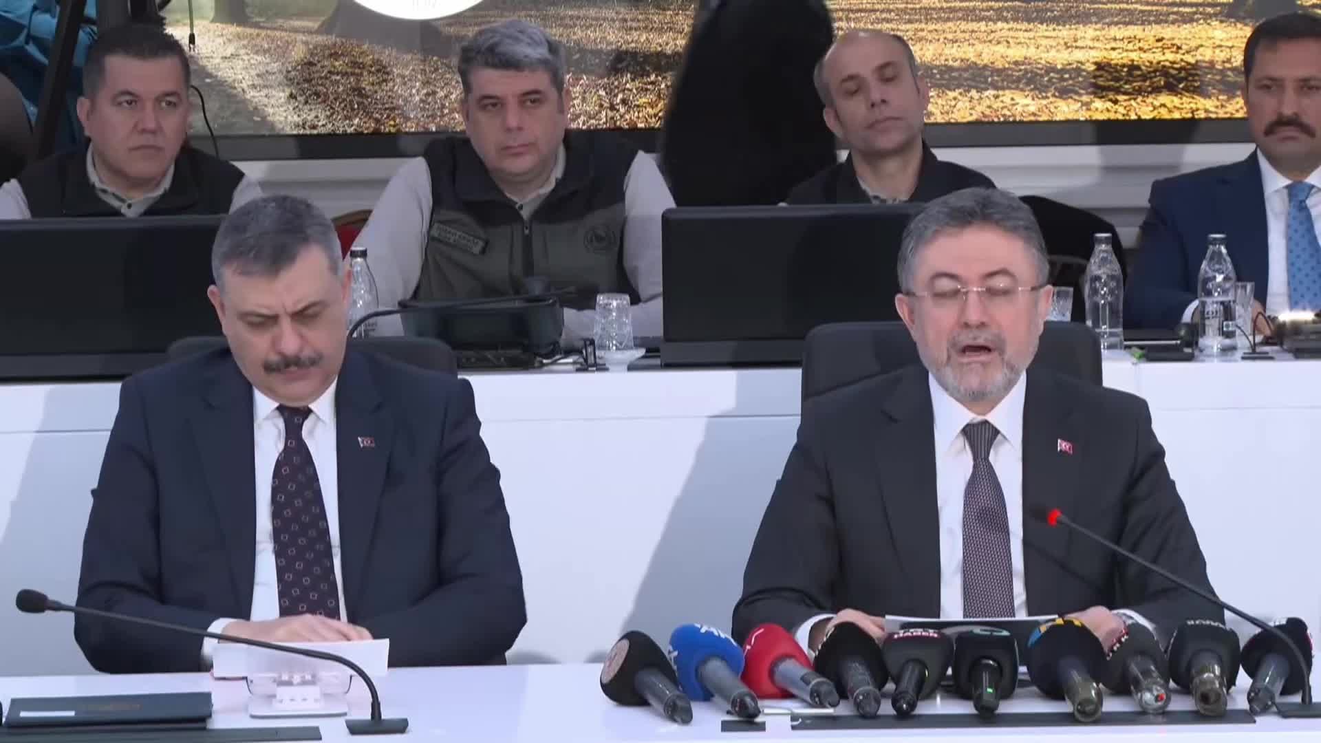 Orman yangınlarında riskli illerin valileriyle koordinasyon toplantısı... Bakan Çiftçi: "Ülkemiz orman varlığının yüzde 65'ine tekabül eden 15 milyon hektarlık alan hassas nitelikte"
