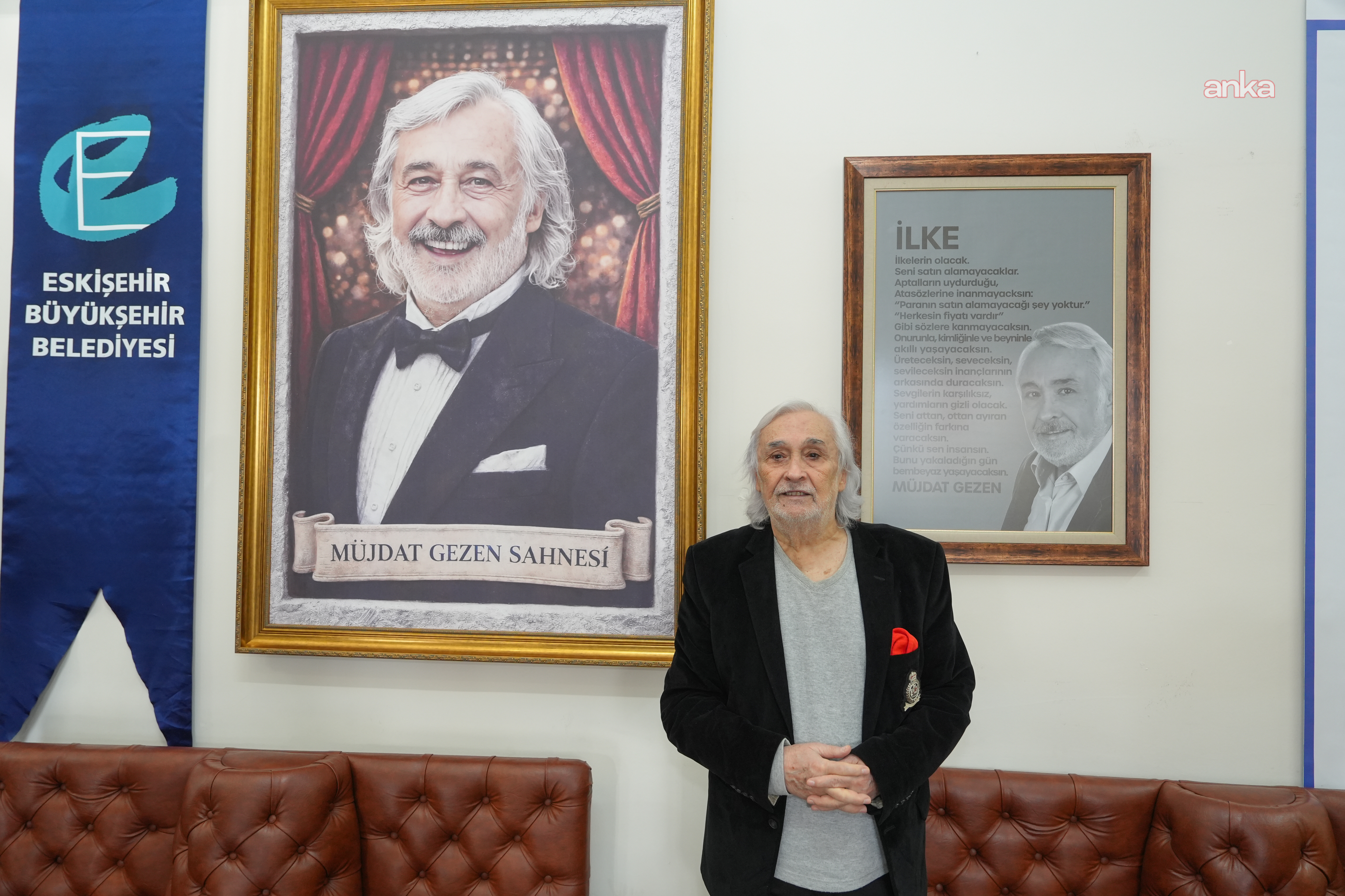 Müjdat Gezen, Eskişehir’de adının verildiği sahneyi ziyaret etti