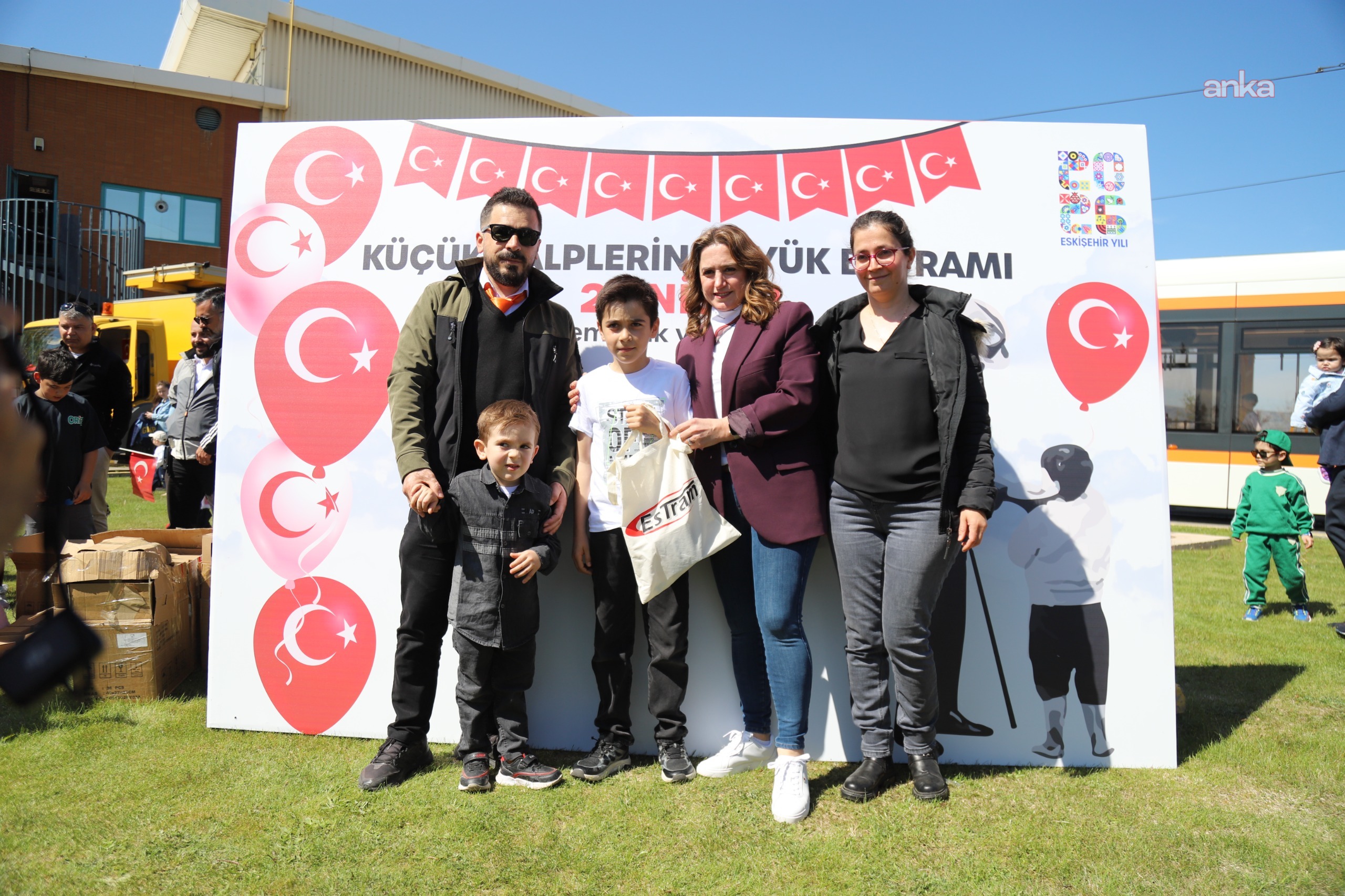 Eskişehir’de 23 Nisan coşkusu, hafta boyunca kentin dört bir yanına taşındı